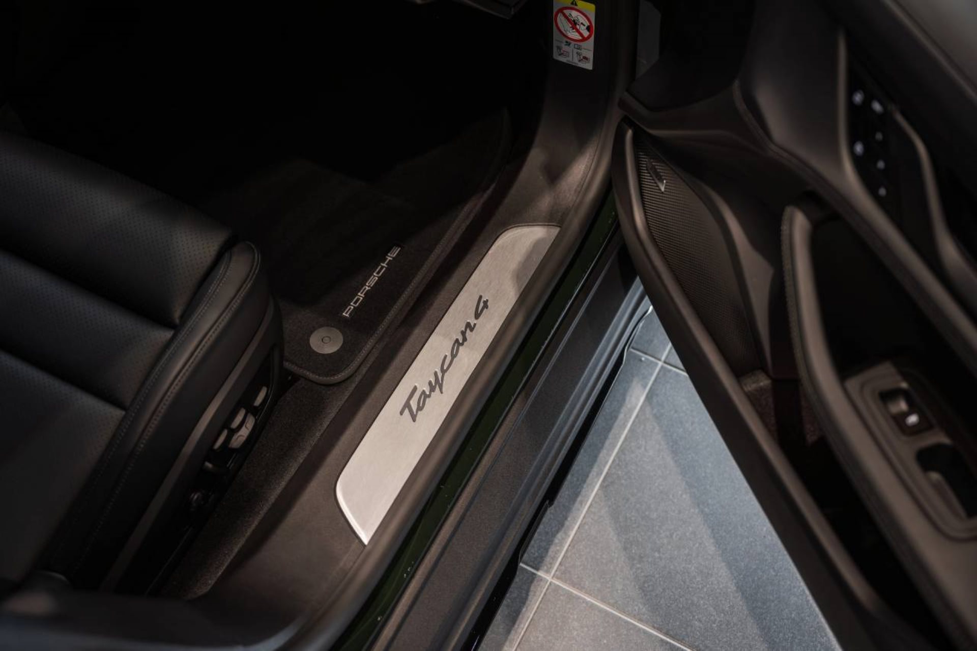 PORSCHE Taycan 4 Cross Turismo-image-24