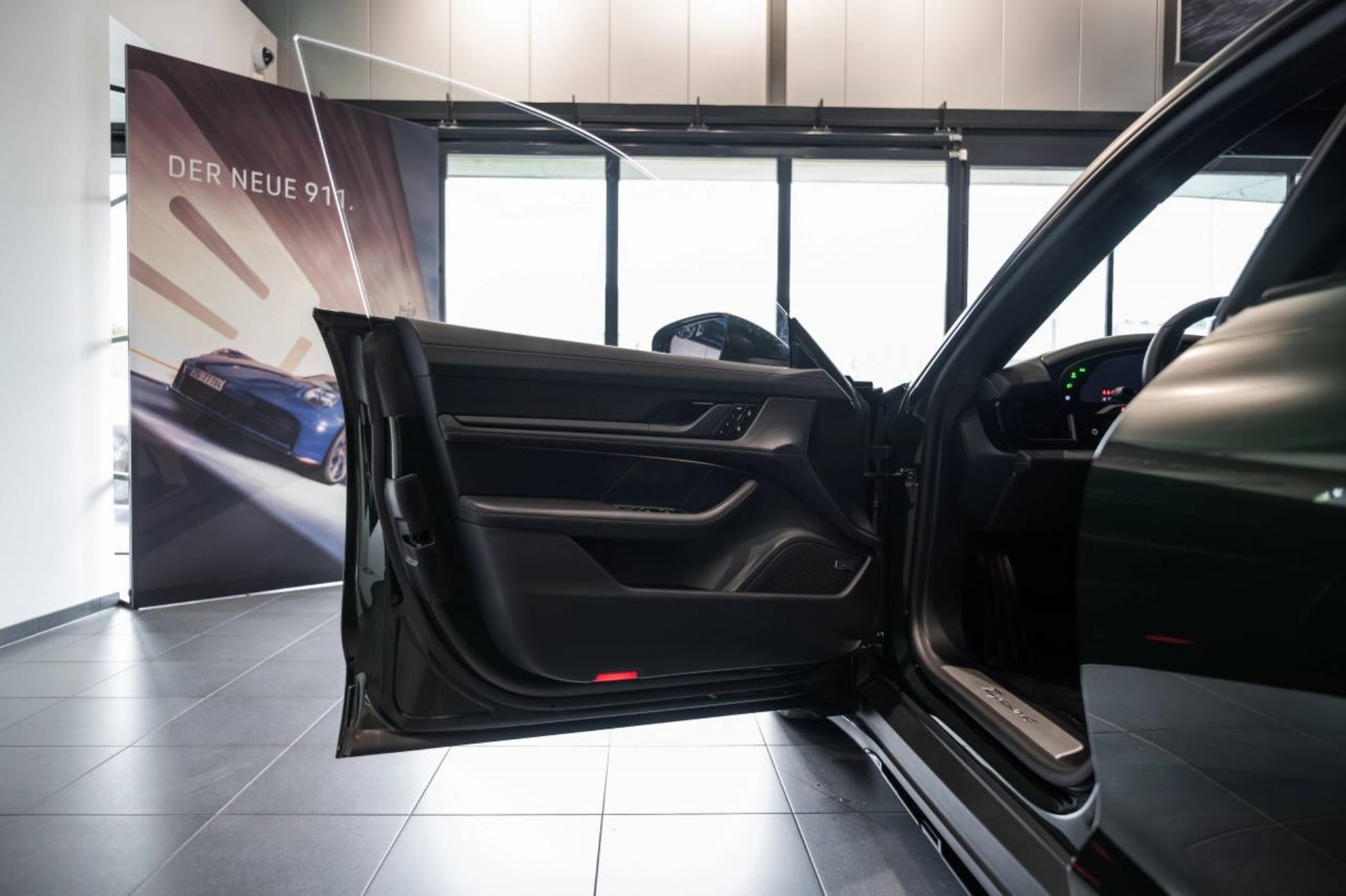 PORSCHE Taycan 4 Cross Turismo-image-21