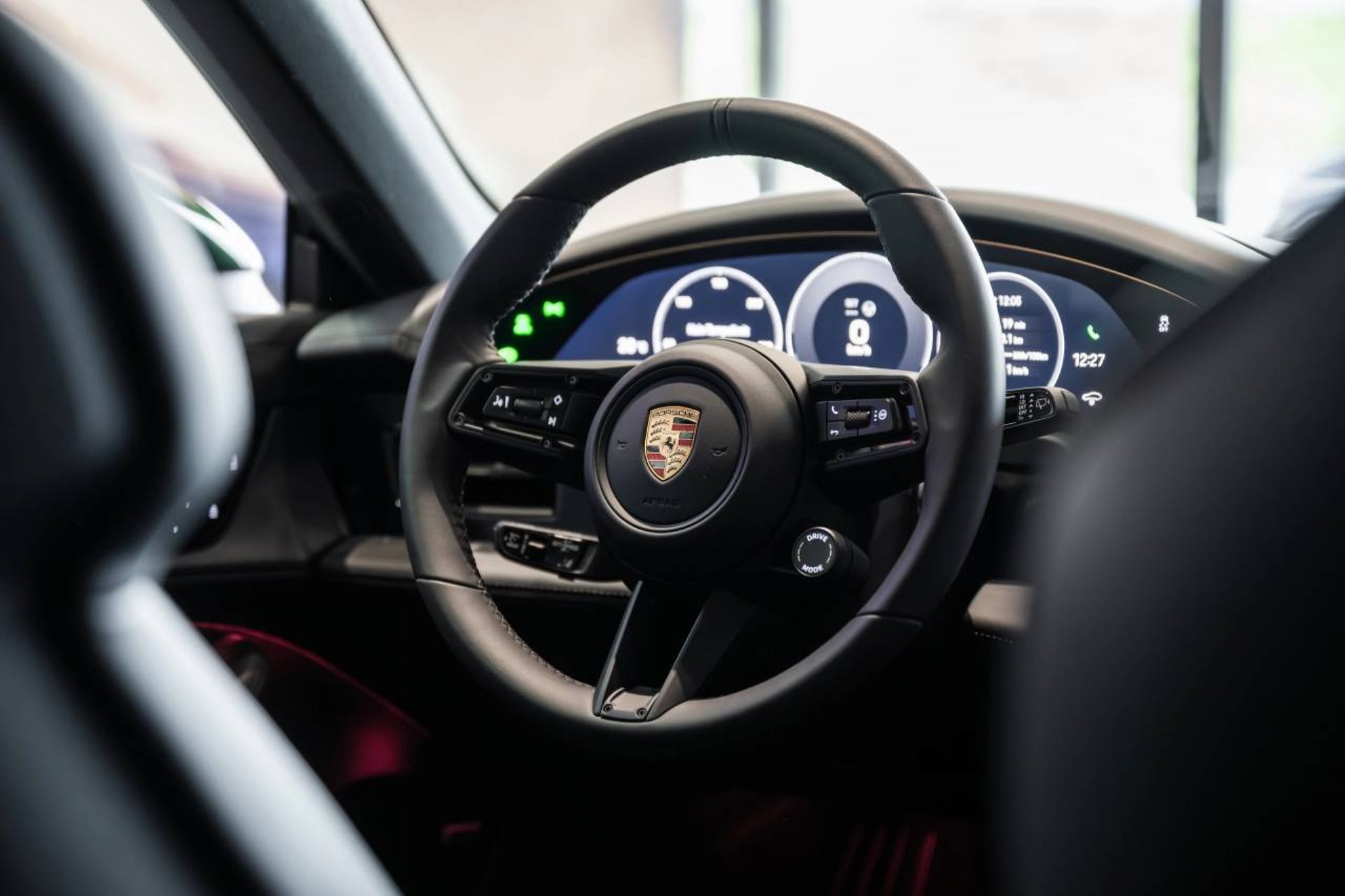 PORSCHE Taycan 4 Cross Turismo-image-18