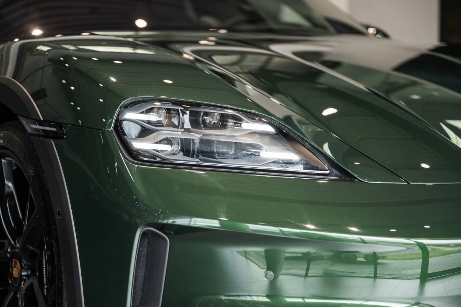 PORSCHE Taycan 4 Cross Turismo-image-25