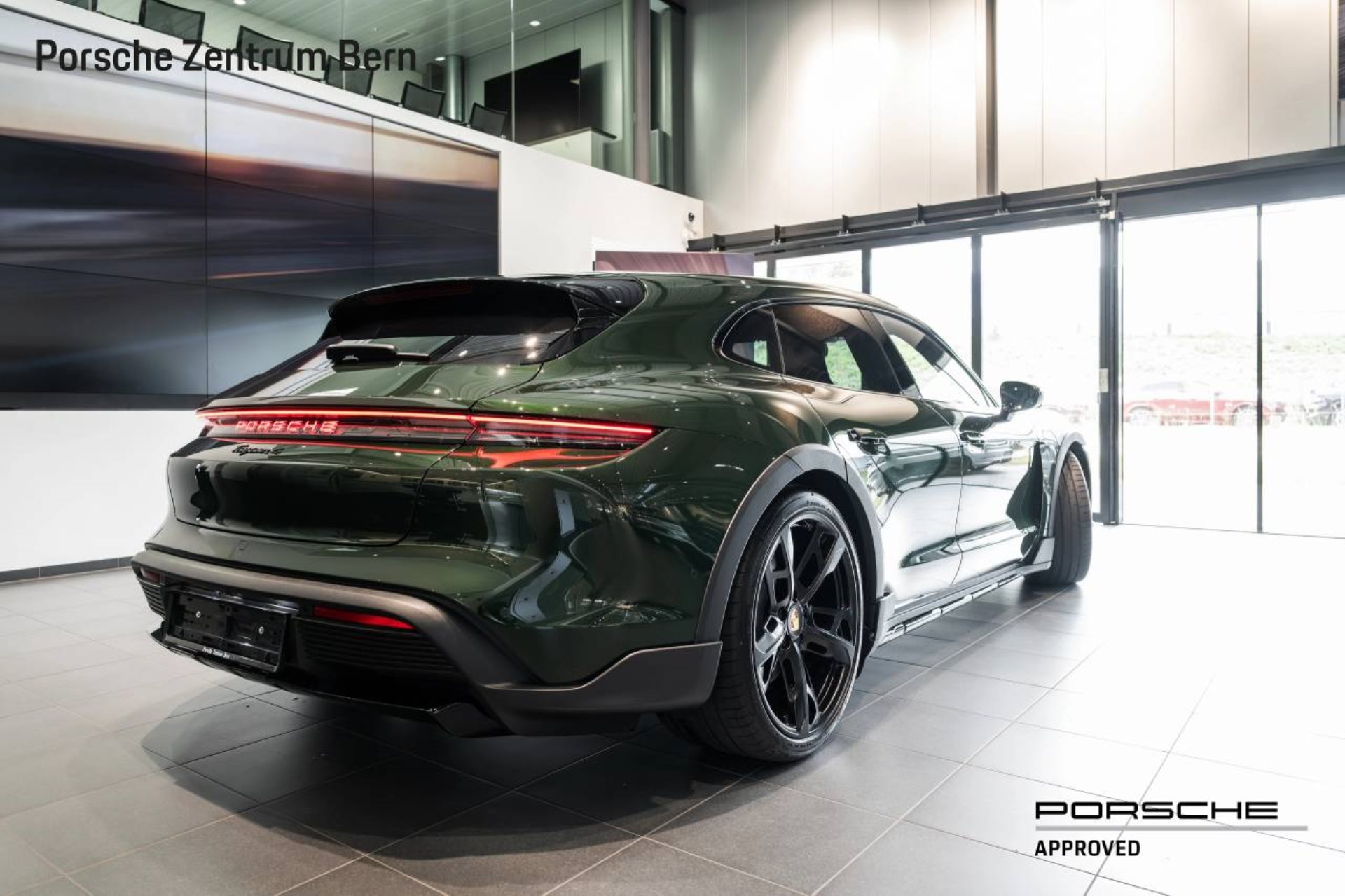 PORSCHE Taycan 4 Cross Turismo-image-2