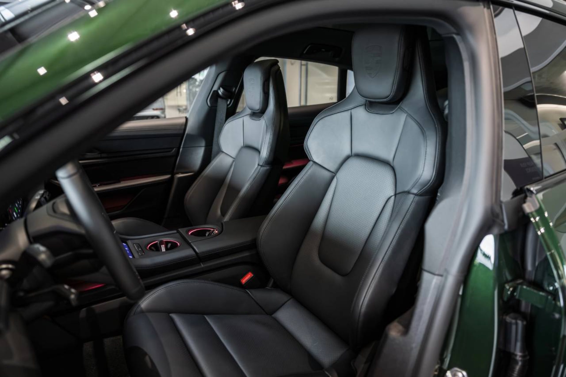PORSCHE Taycan 4 Cross Turismo-image-4