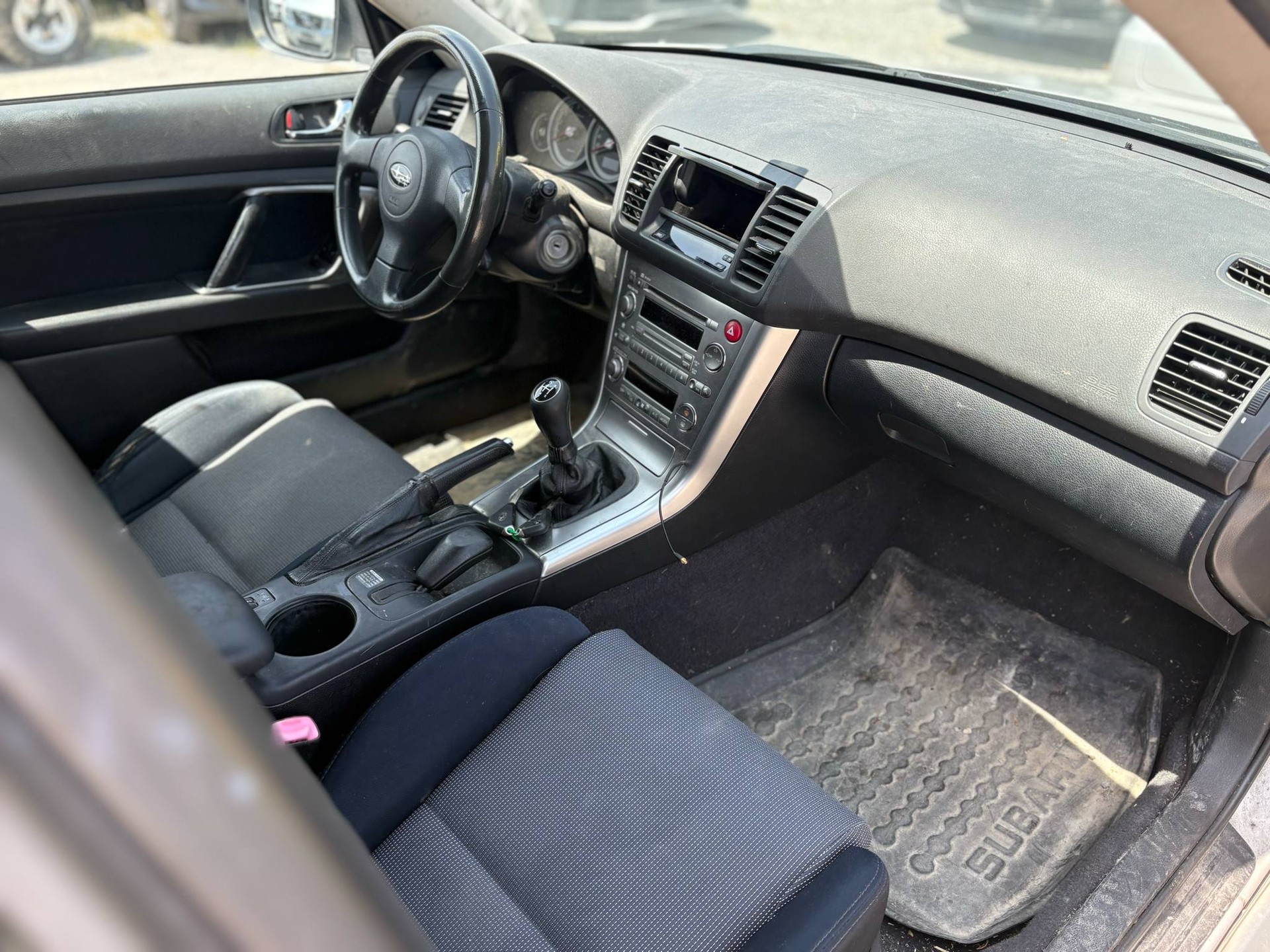 SUBARU Legacy 2.0R AWD Swiss-image-2
