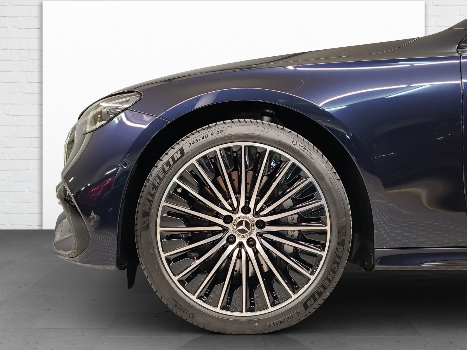 MERCEDES-BENZ E 400 e AMG Line 4matic-image-5