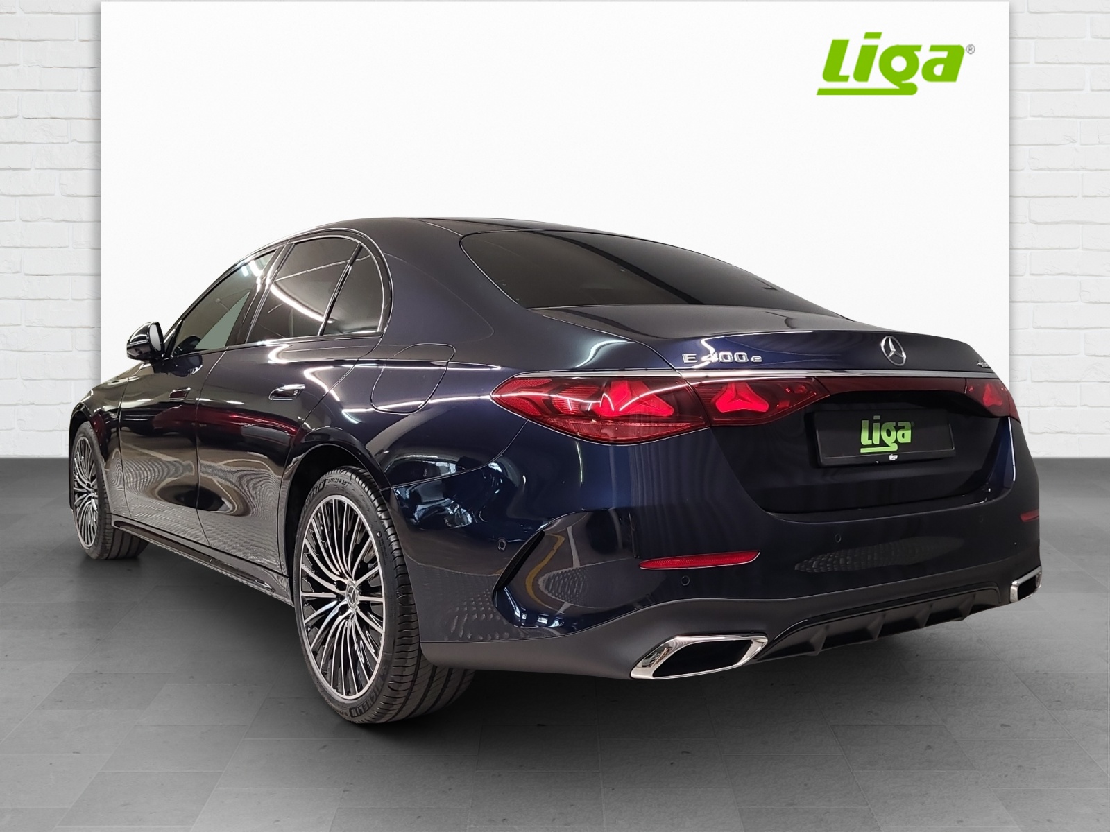 MERCEDES-BENZ E 400 e AMG Line 4matic-showroom-element-3