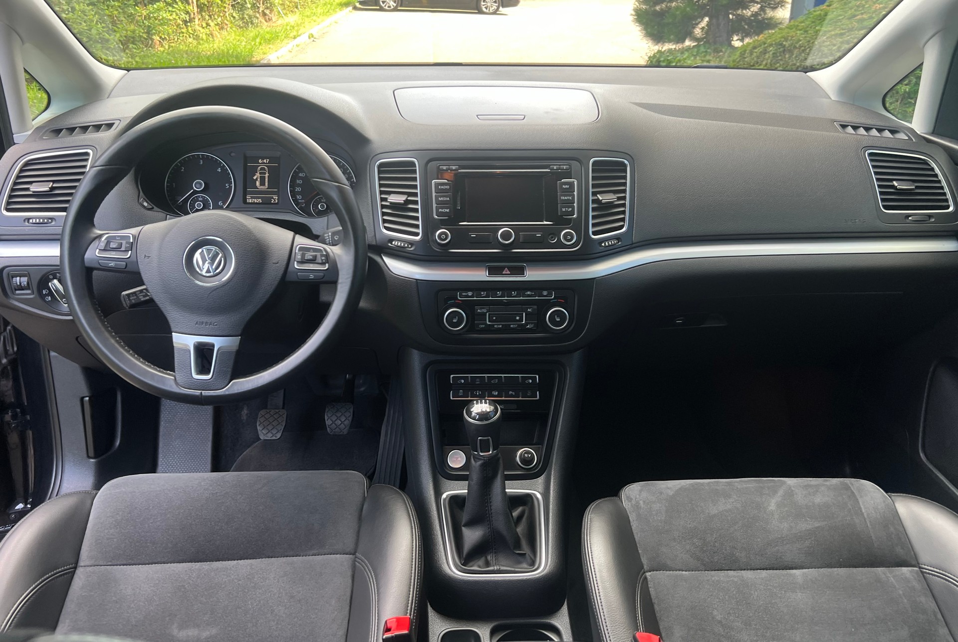 VW Sharan 2.0 TDI BMT Sports Line 170PS 4Motion-image-8