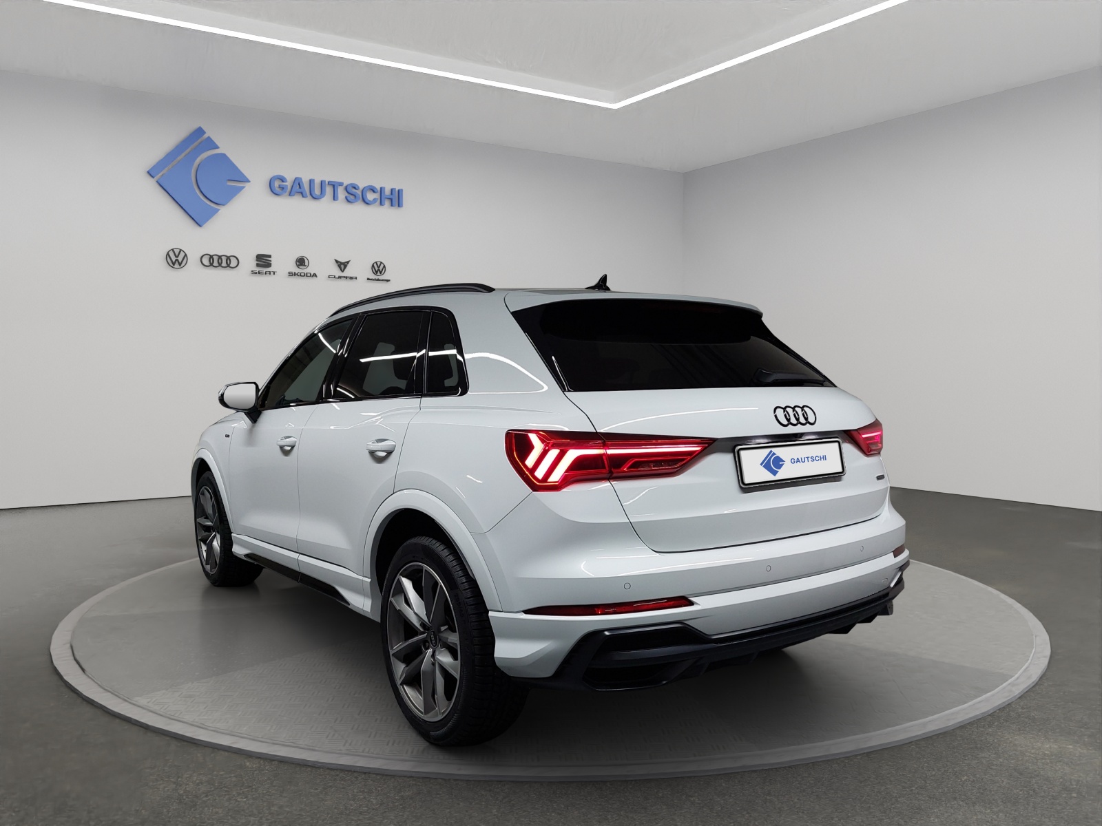 AUDI Q3 35 TDI S line quattro S-tronic-image-2