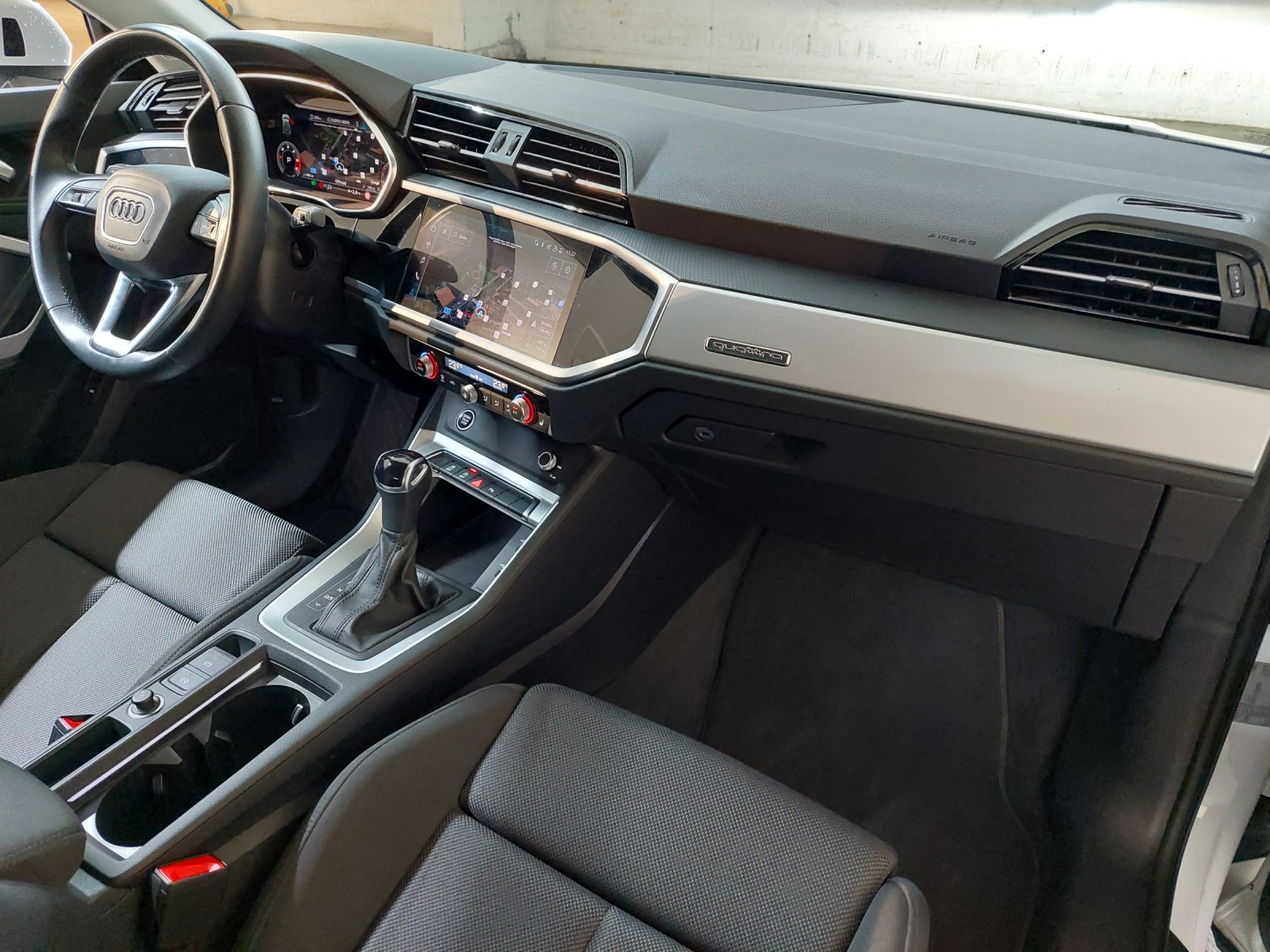 AUDI Q3 35 TDI S line quattro S-tronic-image-9