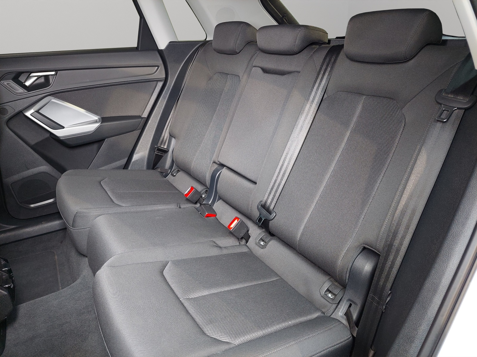 AUDI Q3 35 TDI S line quattro S-tronic-image-7