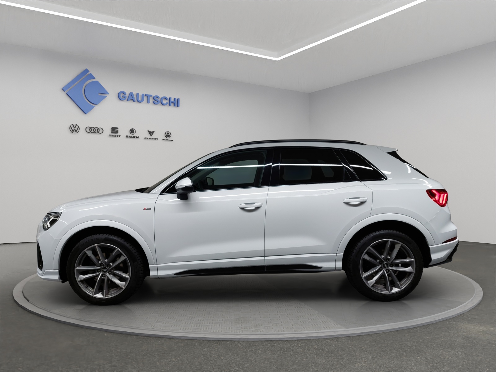AUDI Q3 35 TDI S line quattro S-tronic-image-1
