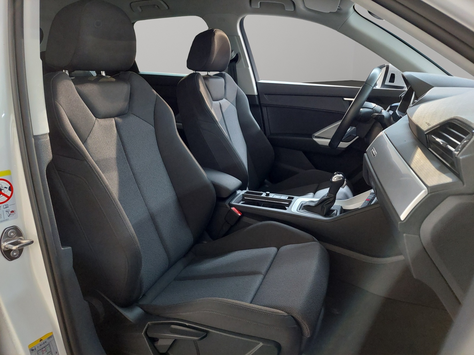 AUDI Q3 35 TDI S line quattro S-tronic-image-8