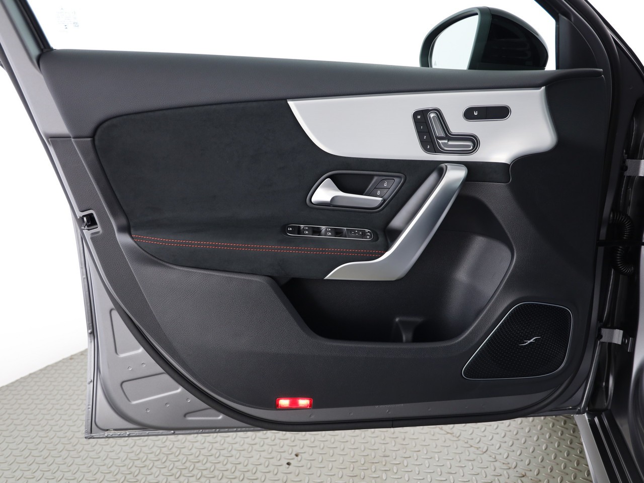 MERCEDES-BENZ A 250 4Matic 8G-DCT-image-12