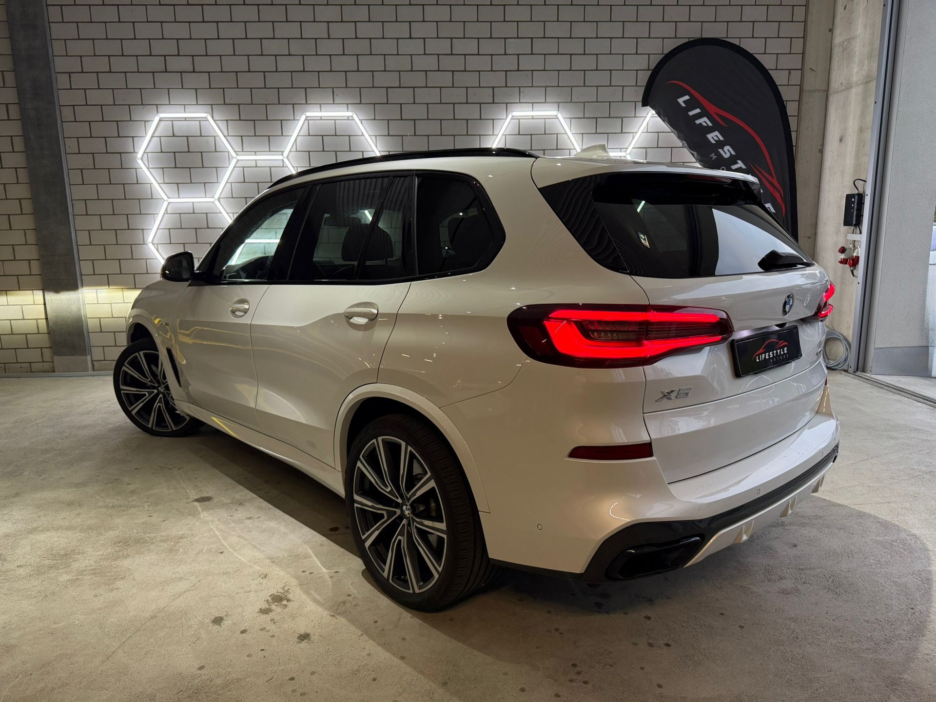 BMW X5 xDrive 48V 40d M Sport Steptronic-image-2