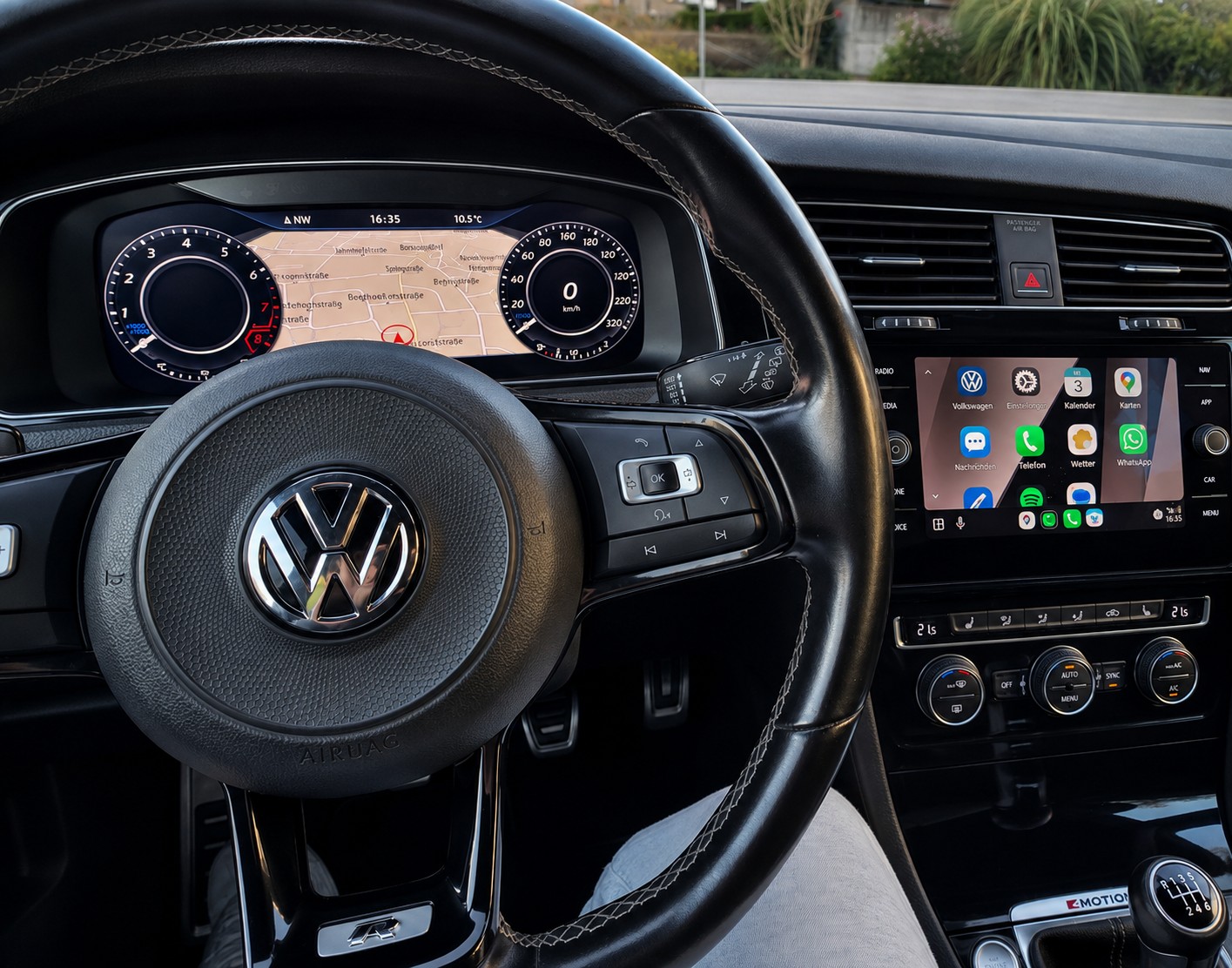 VW Golf 2.0 TSI R 4Motion-image-3