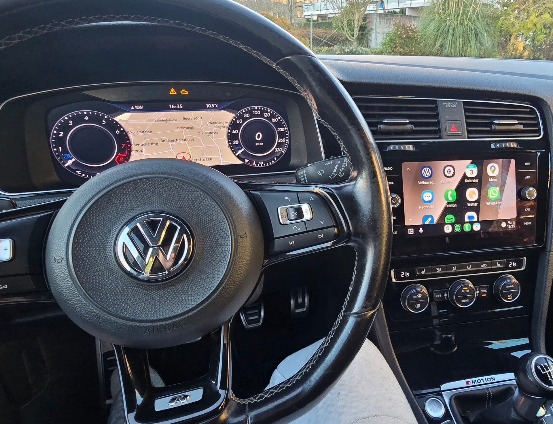 VW Golf 2.0 TSI R 4Motion-image-3