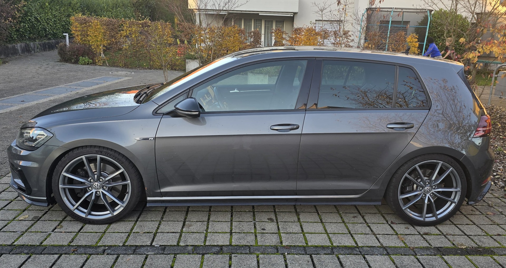 VW Golf 2.0 TSI R 4Motion-image-0