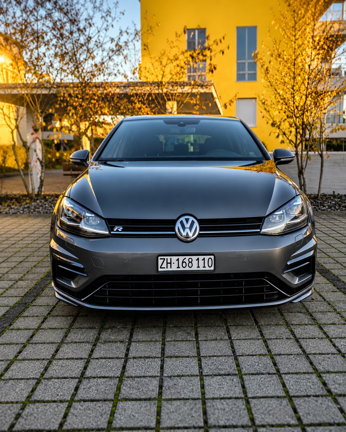 VW Golf 2.0 TSI R 4Motion-image-1