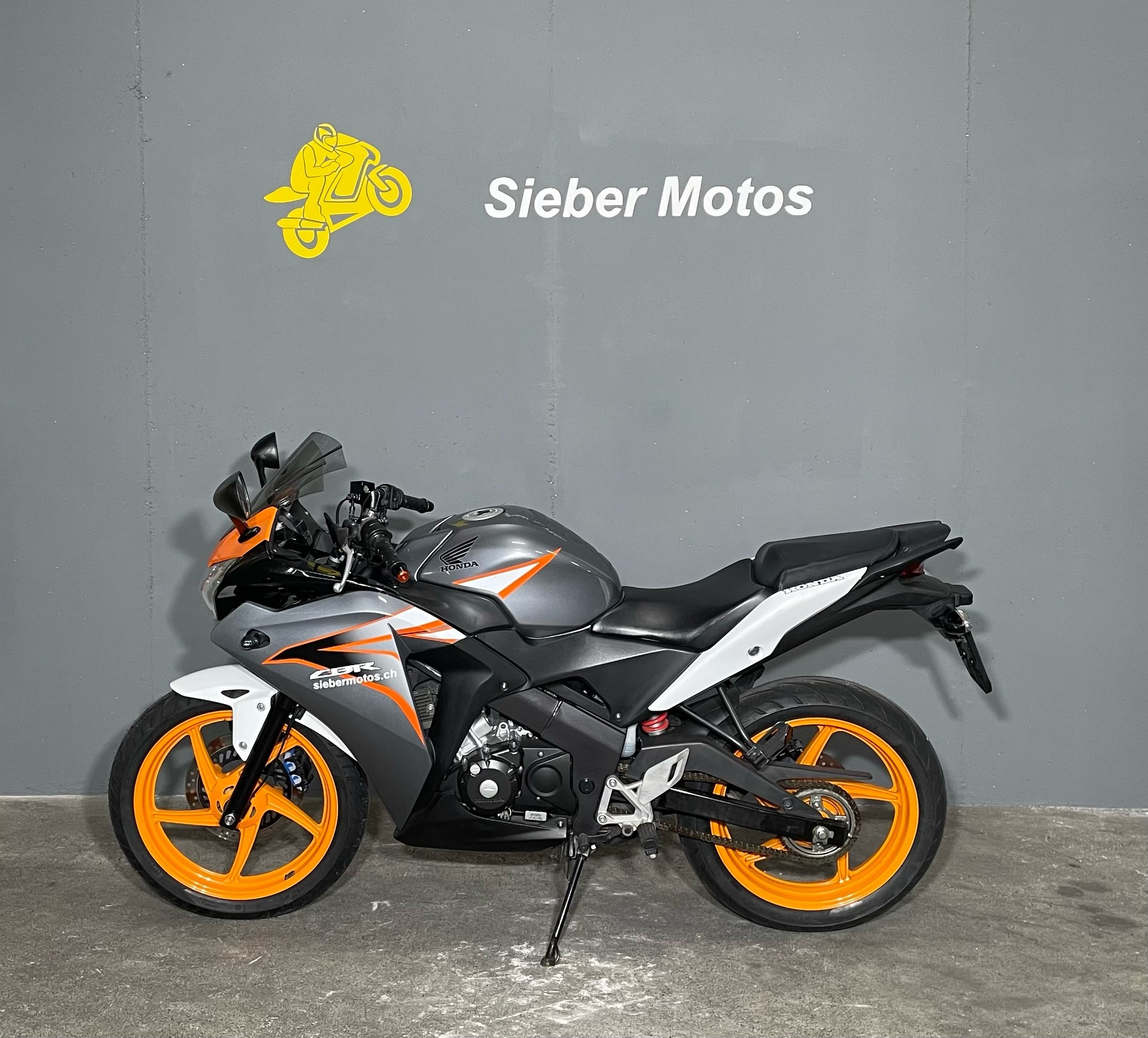 HONDA CBR125R-showroom-element-2