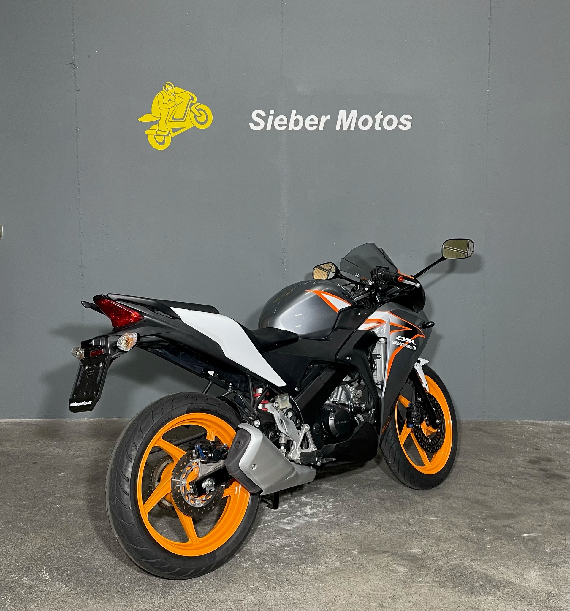 HONDA CBR125R-showroom-element-3