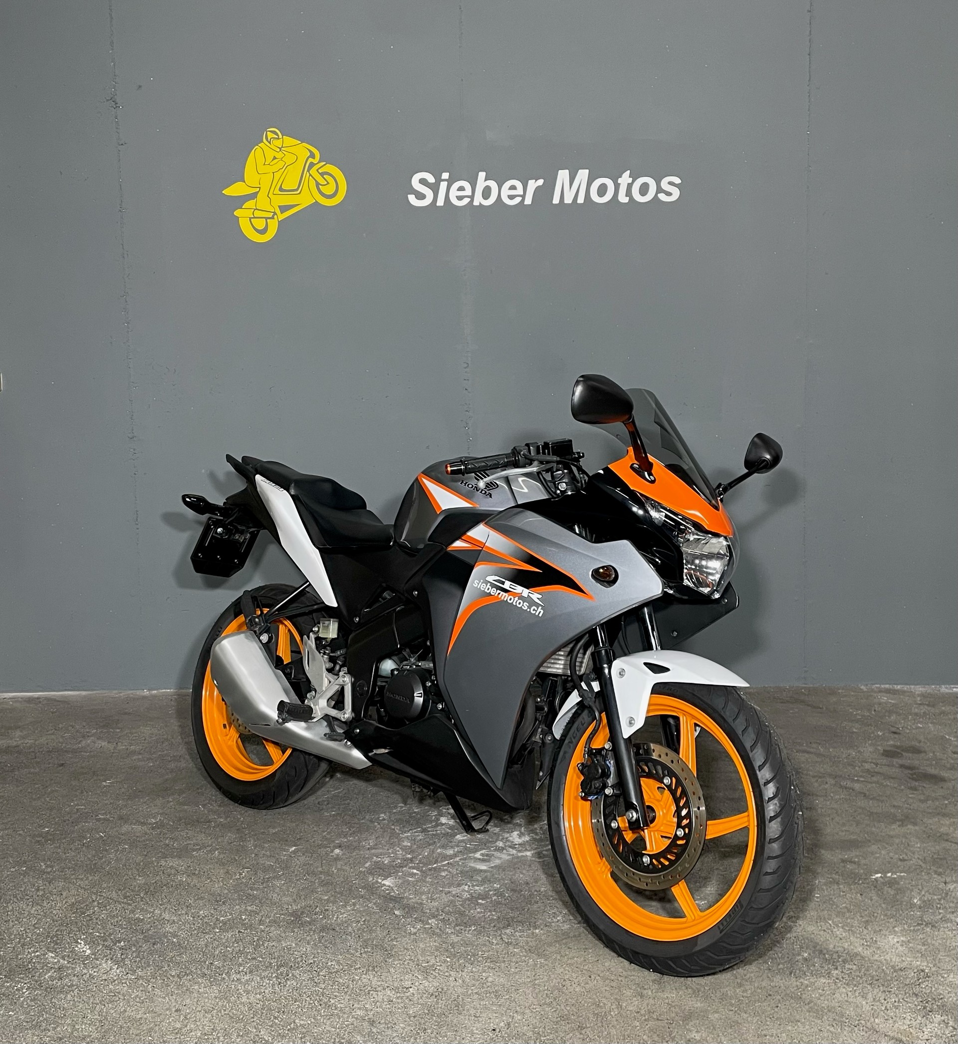 HONDA CBR125R-showroom-element-1