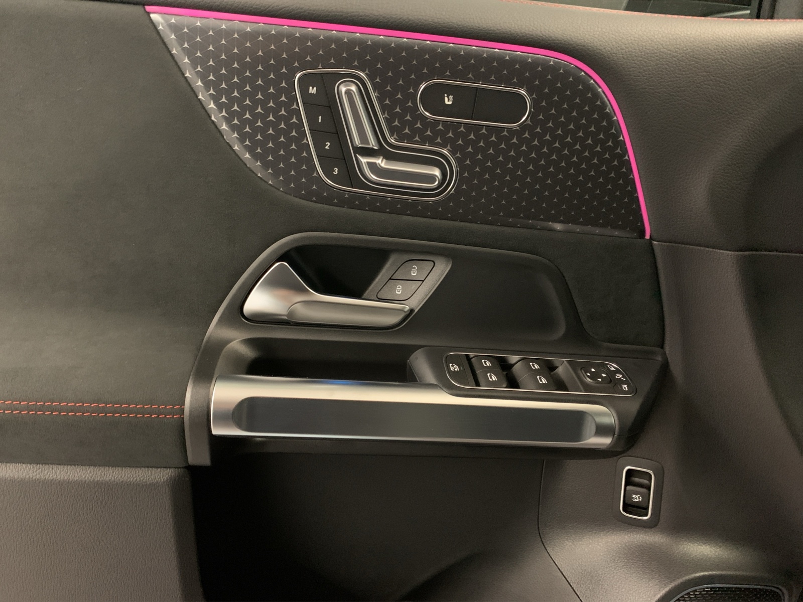 MERCEDES-BENZ EQB 350 4MATIC Excellence Edition-image-5