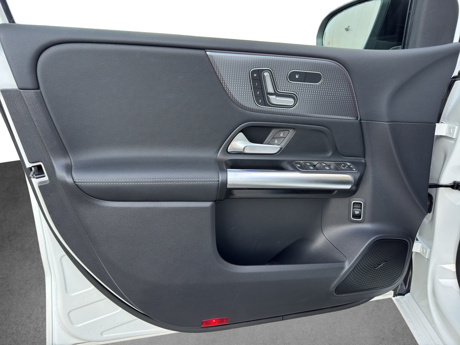 MERCEDES-BENZ B 200-image-12