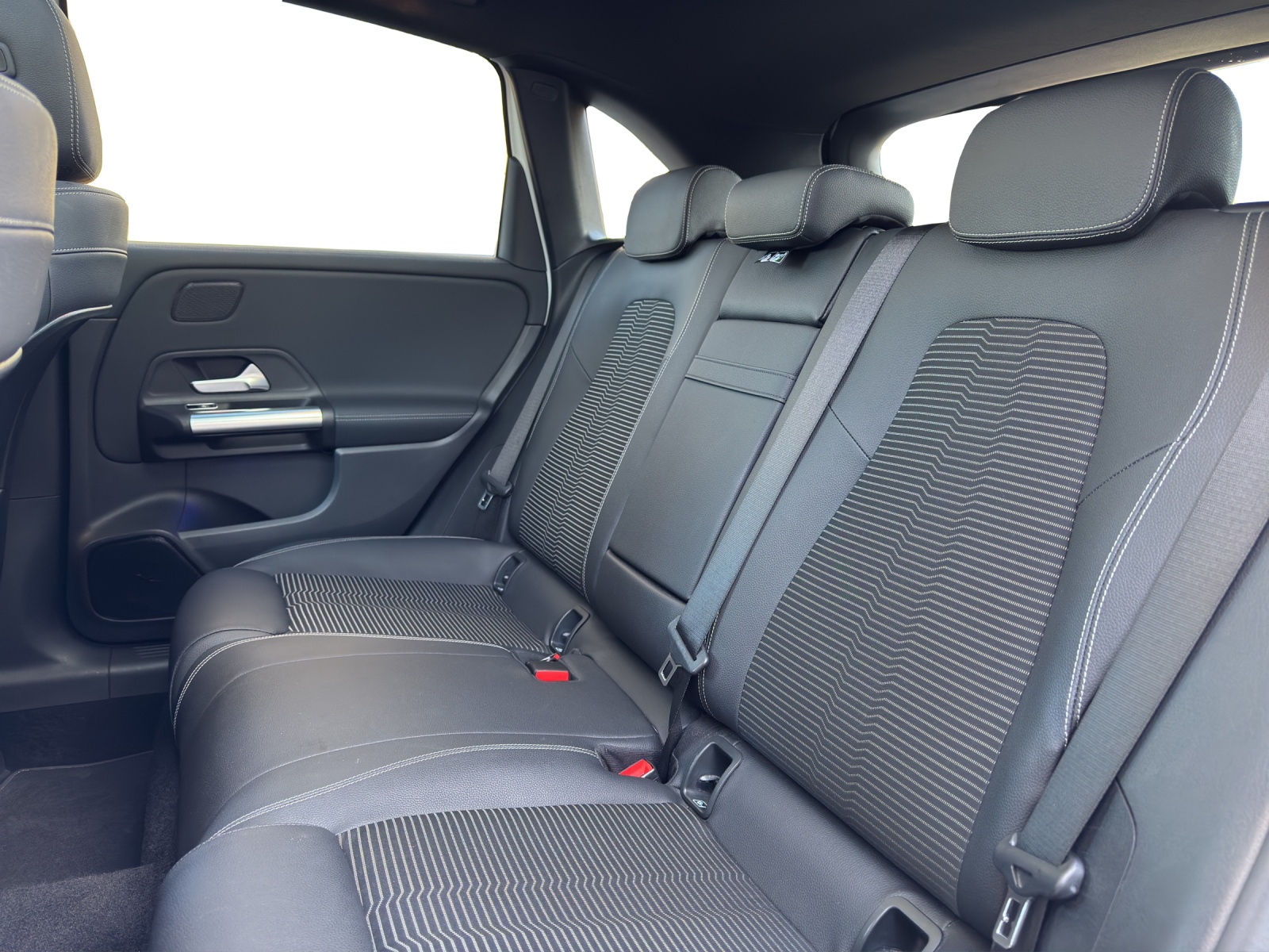 MERCEDES-BENZ B 200-image-17