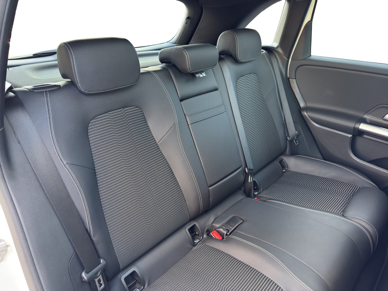 MERCEDES-BENZ B 200-image-18