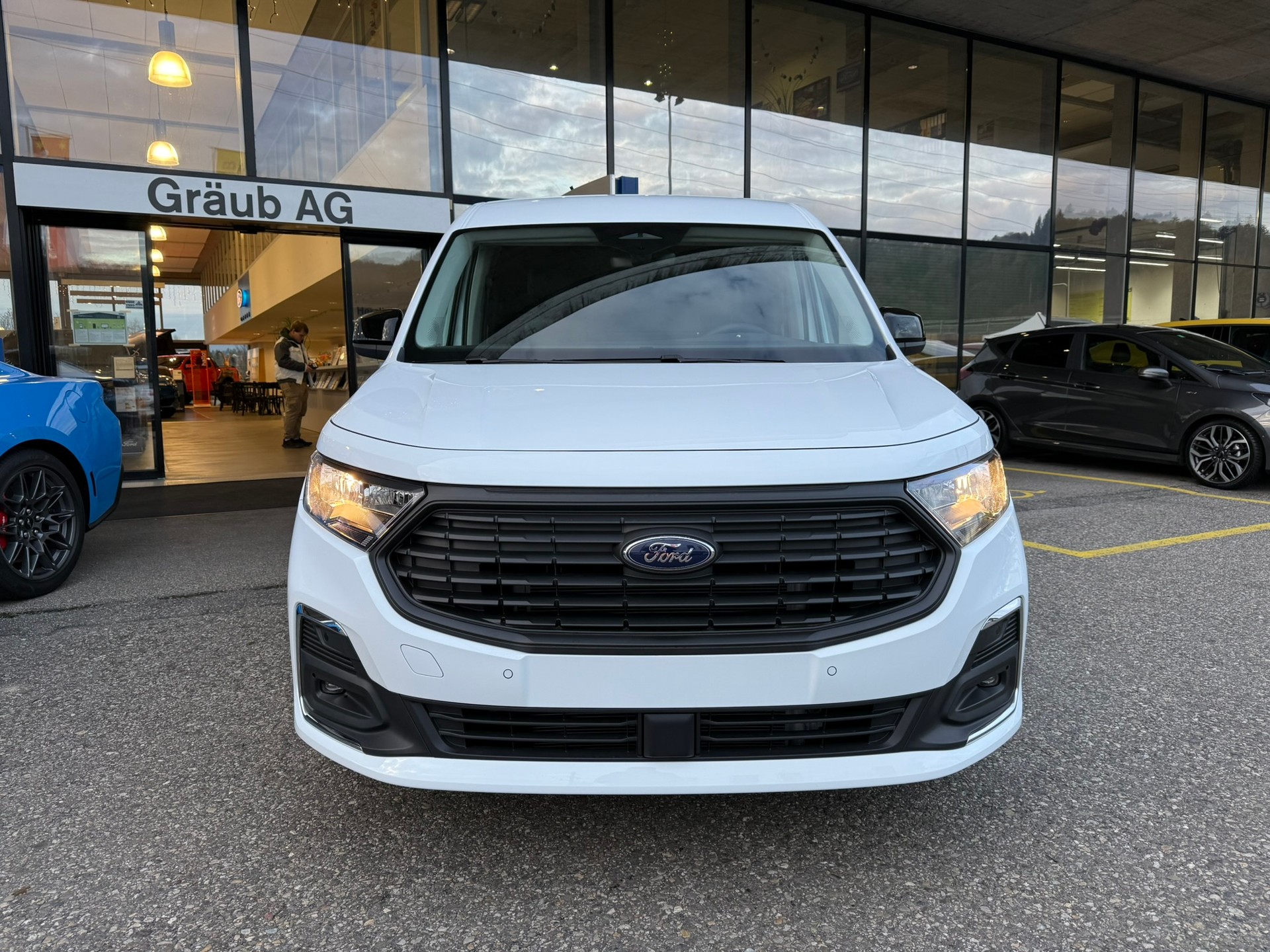 FORD Grand Transit Connect Kasten 1.5 EcoBoost PHEV Limited 0.99% Leasing-image-1