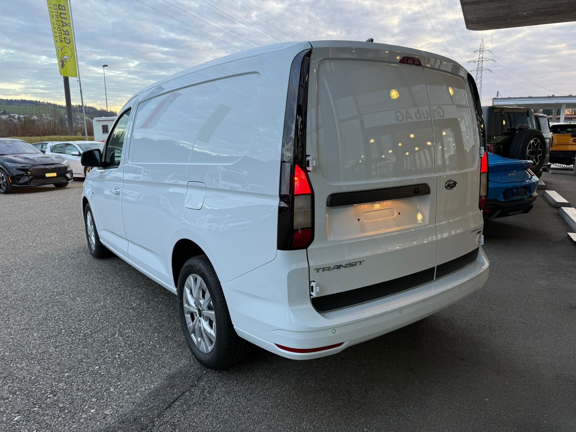 FORD Grand Transit Connect Kasten 1.5 EcoBoost PHEV Limited 0.99% Leasing-image-4