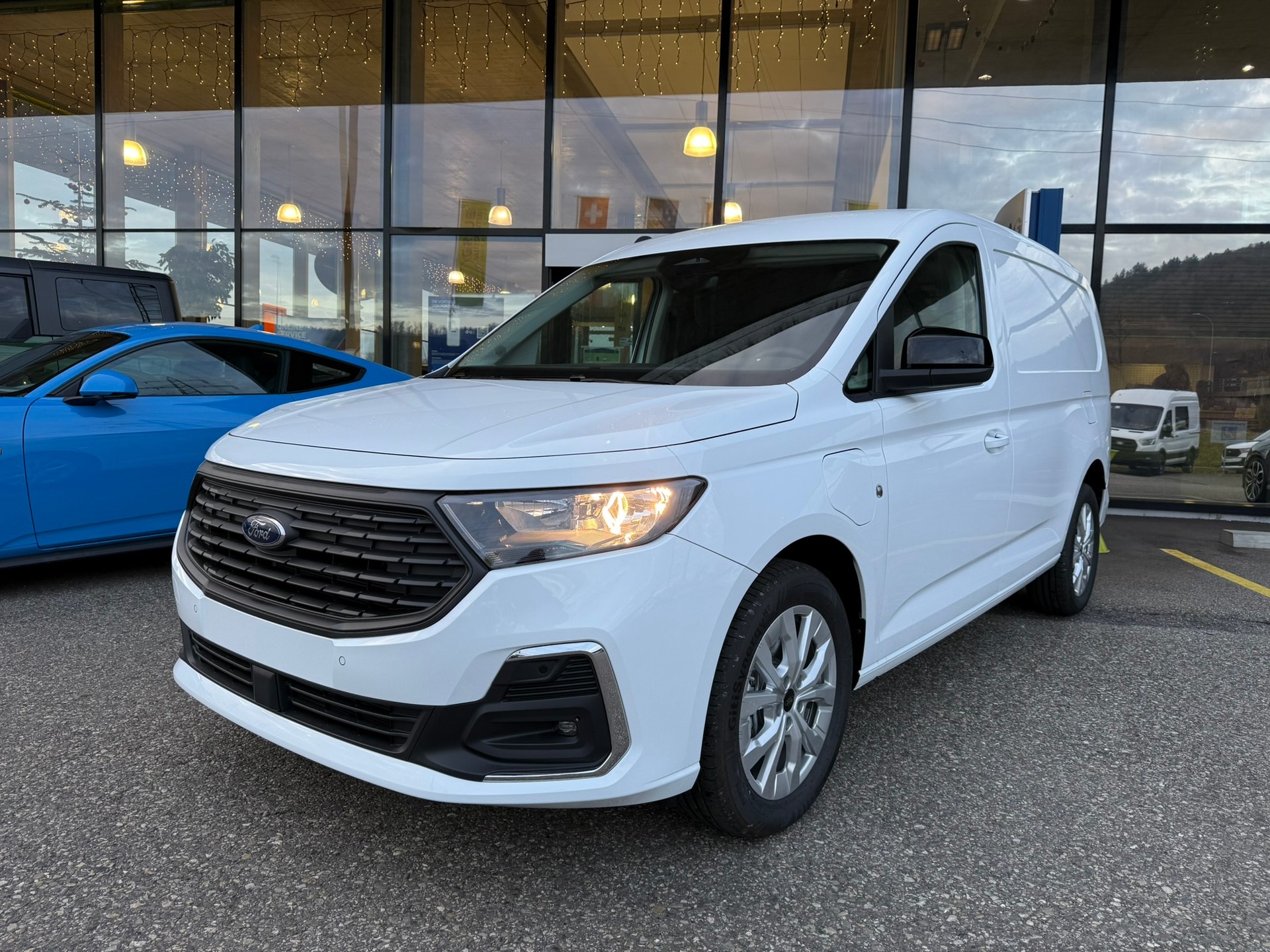 FORD Grand Transit Connect Kasten 1.5 EcoBoost PHEV Limited 0.99% Leasing-image-0