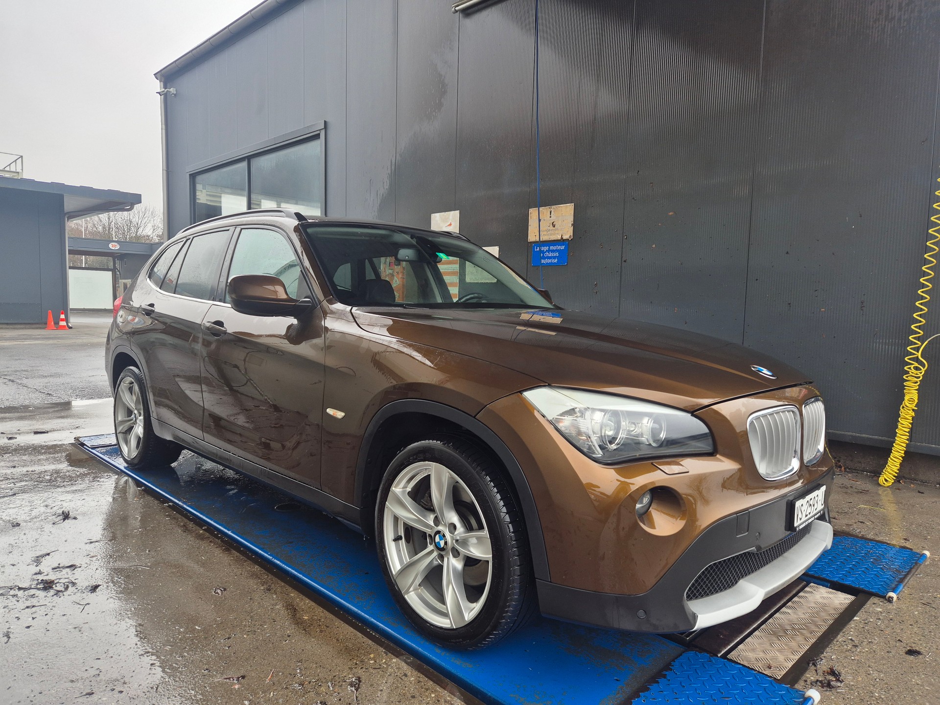 BMW X1 xDrive 28i Steptronic-image-2