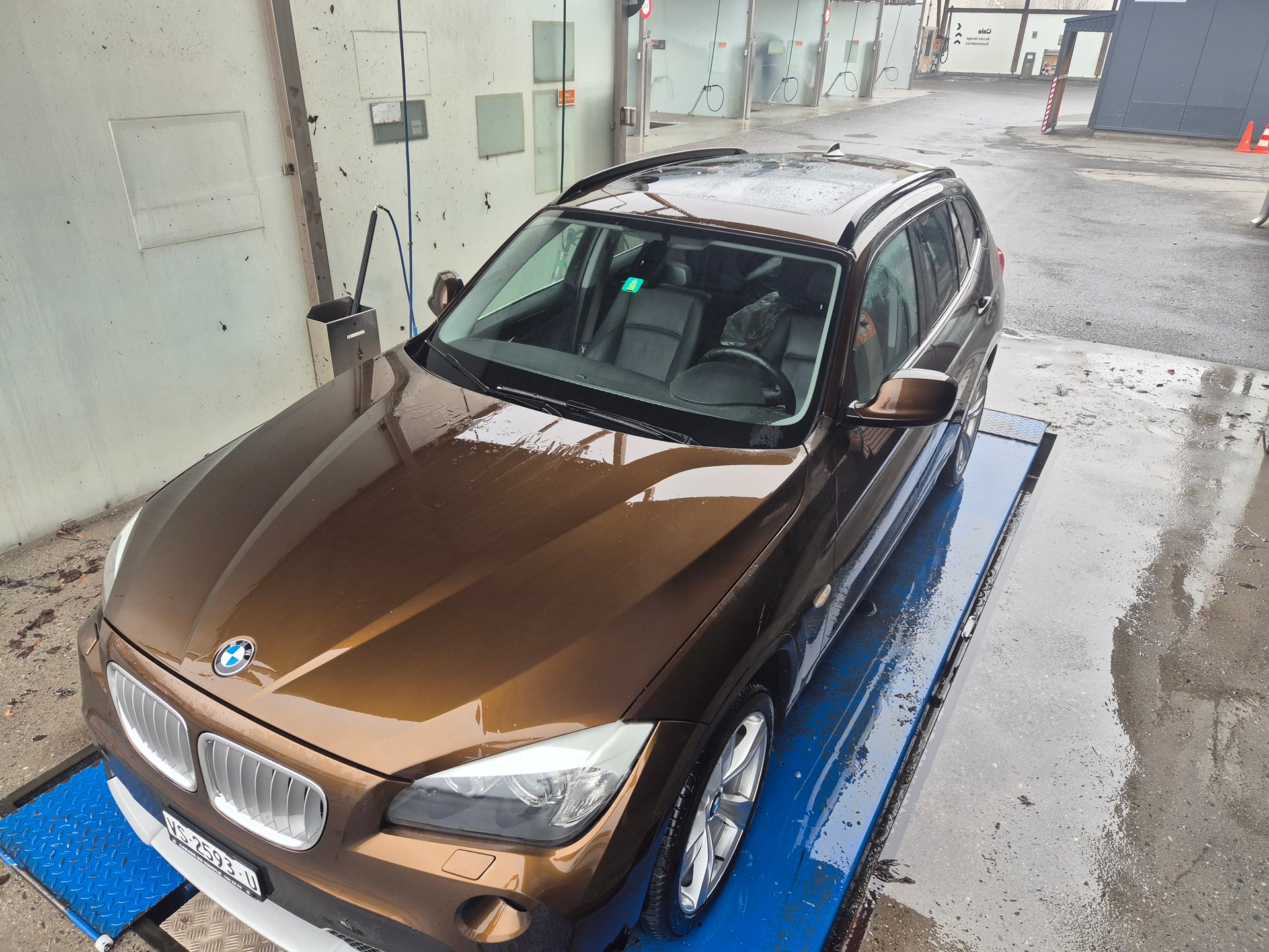 BMW X1 xDrive 28i Steptronic-image-0
