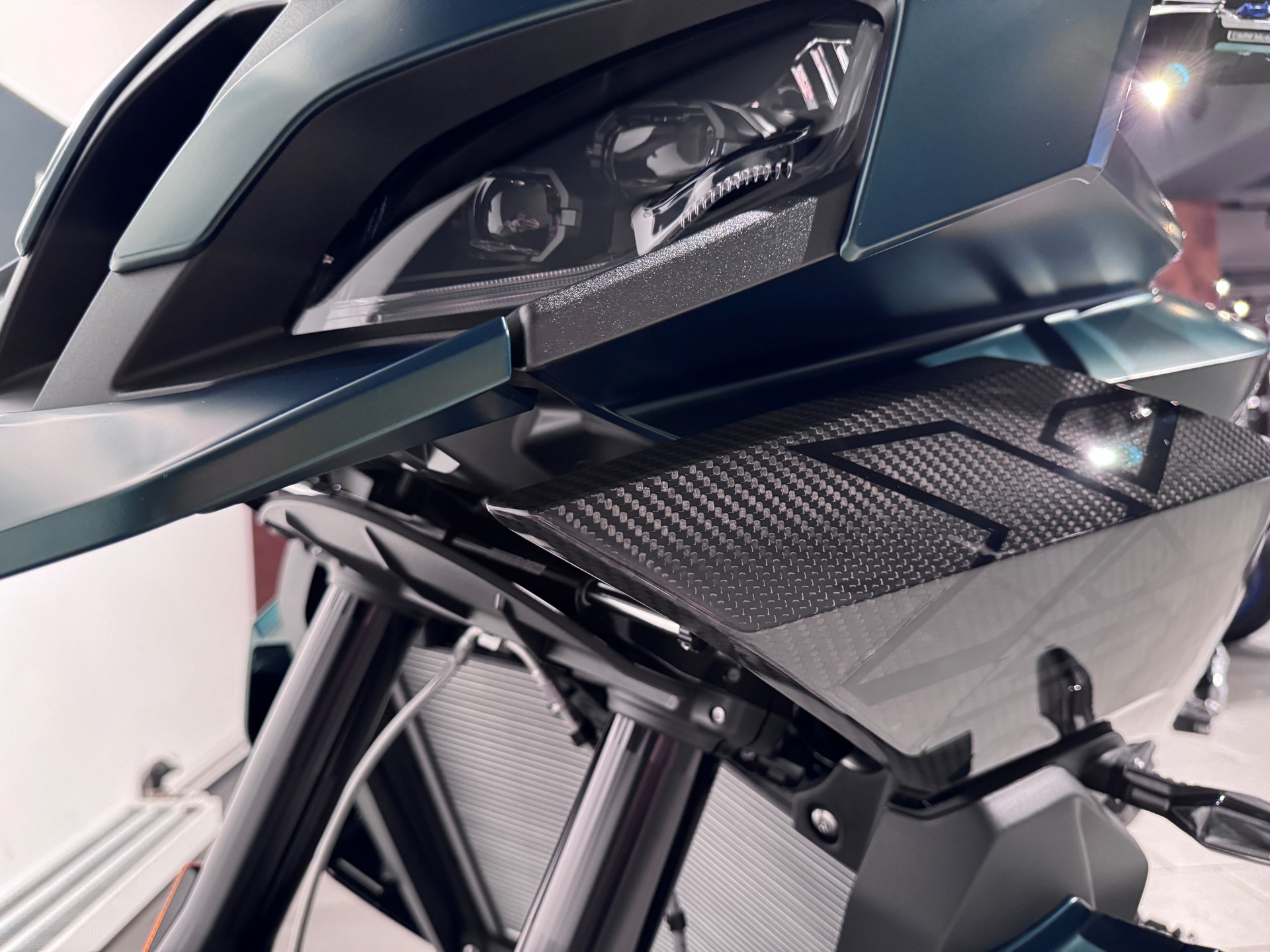 BMW M 1000 XR-image-6