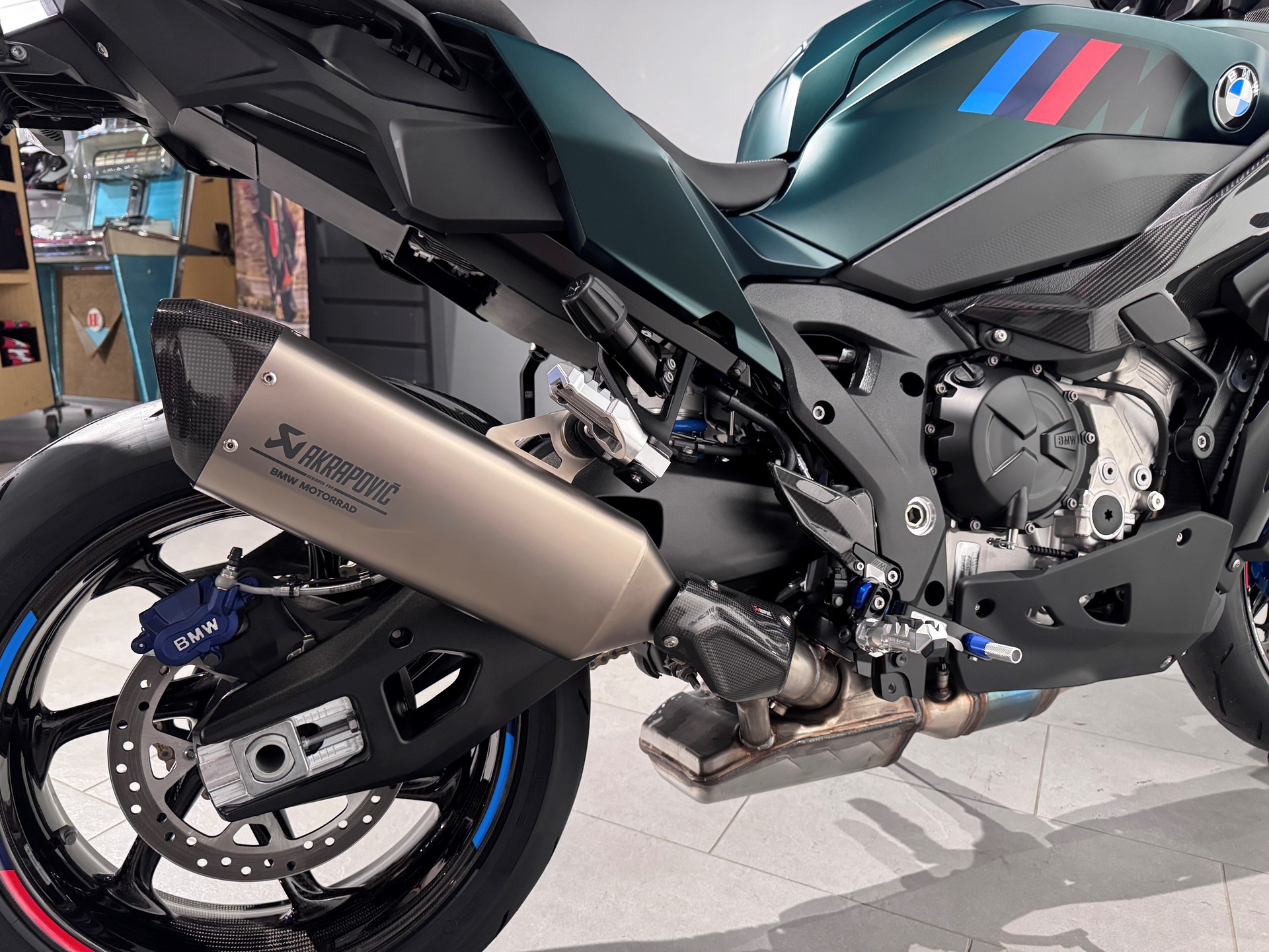 BMW M 1000 XR-image-7