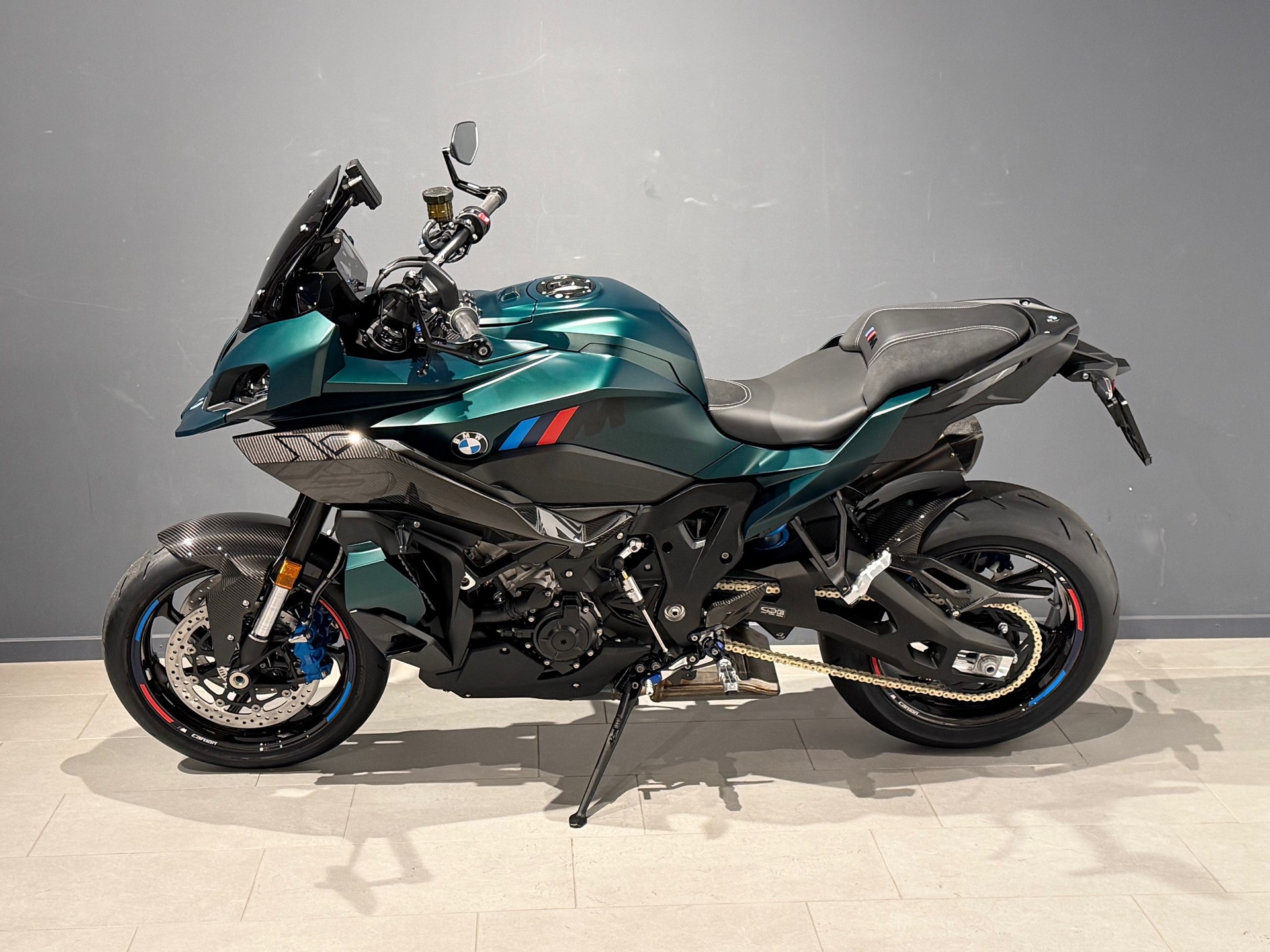 BMW M 1000 XR-showroom-element-3