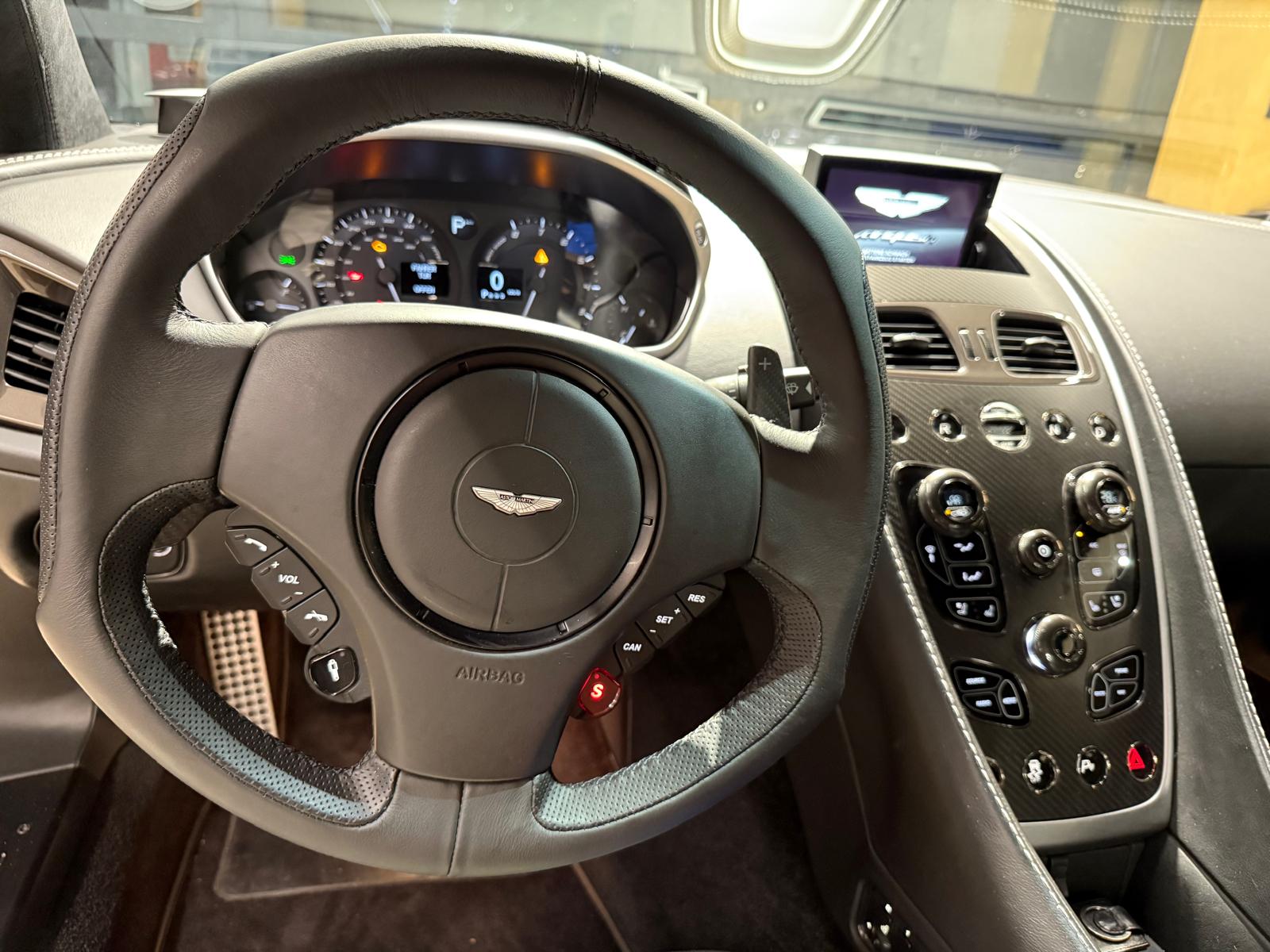 ASTON MARTIN Vanquish V12 5.9-48 Touchtronic 2-image-15