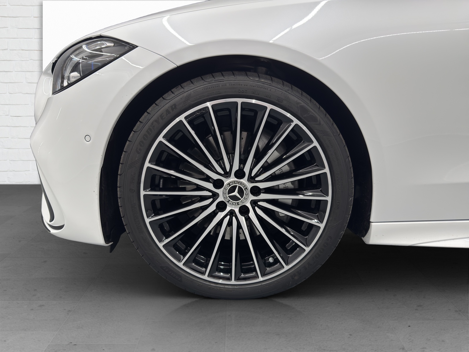 MERCEDES-BENZ C 300 AMG Line 4Matic-image-5