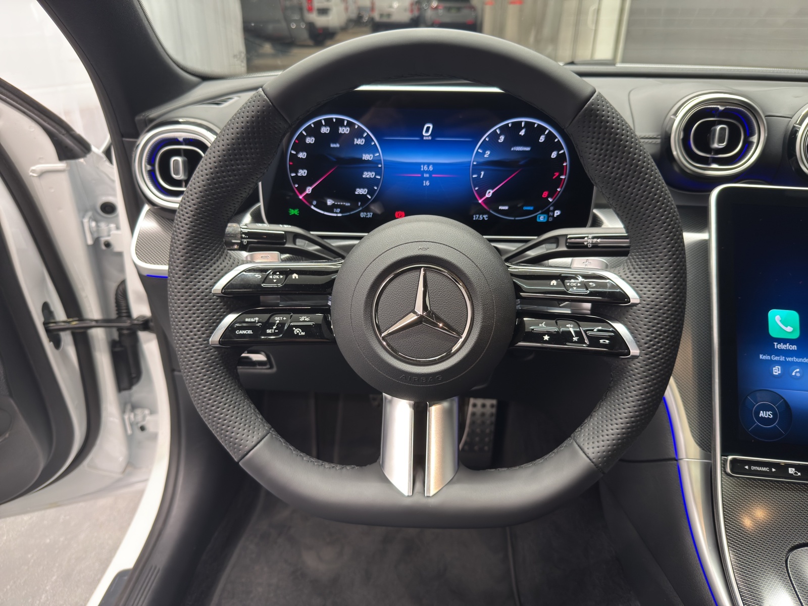 MERCEDES-BENZ C 300 AMG Line 4Matic-image-14