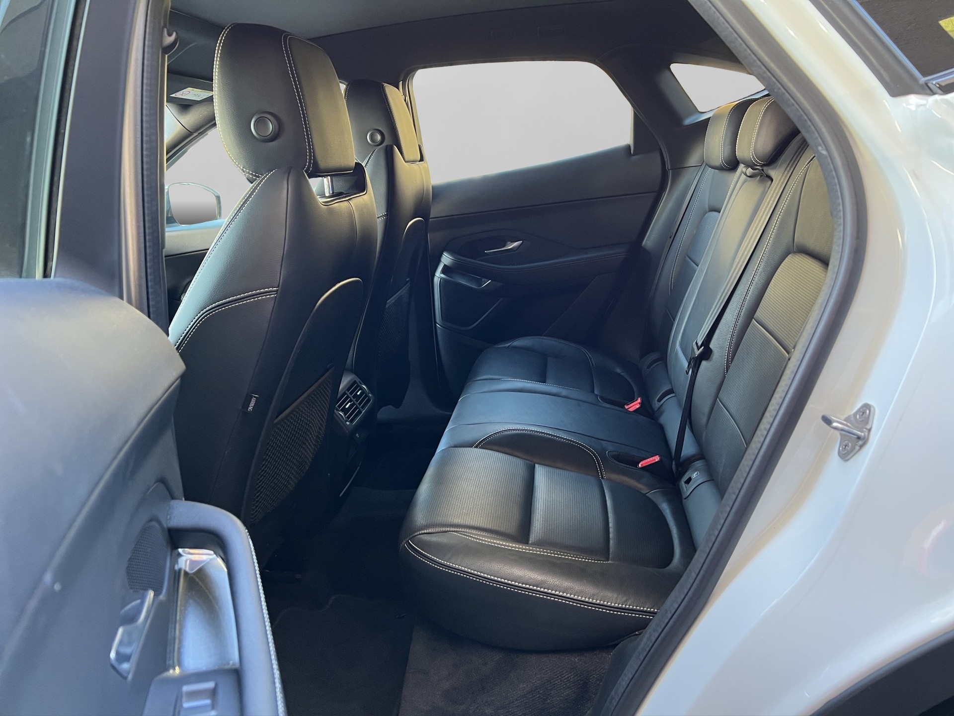 JAGUAR E-Pace 2.0d D150 S AWD Automatik-image-9