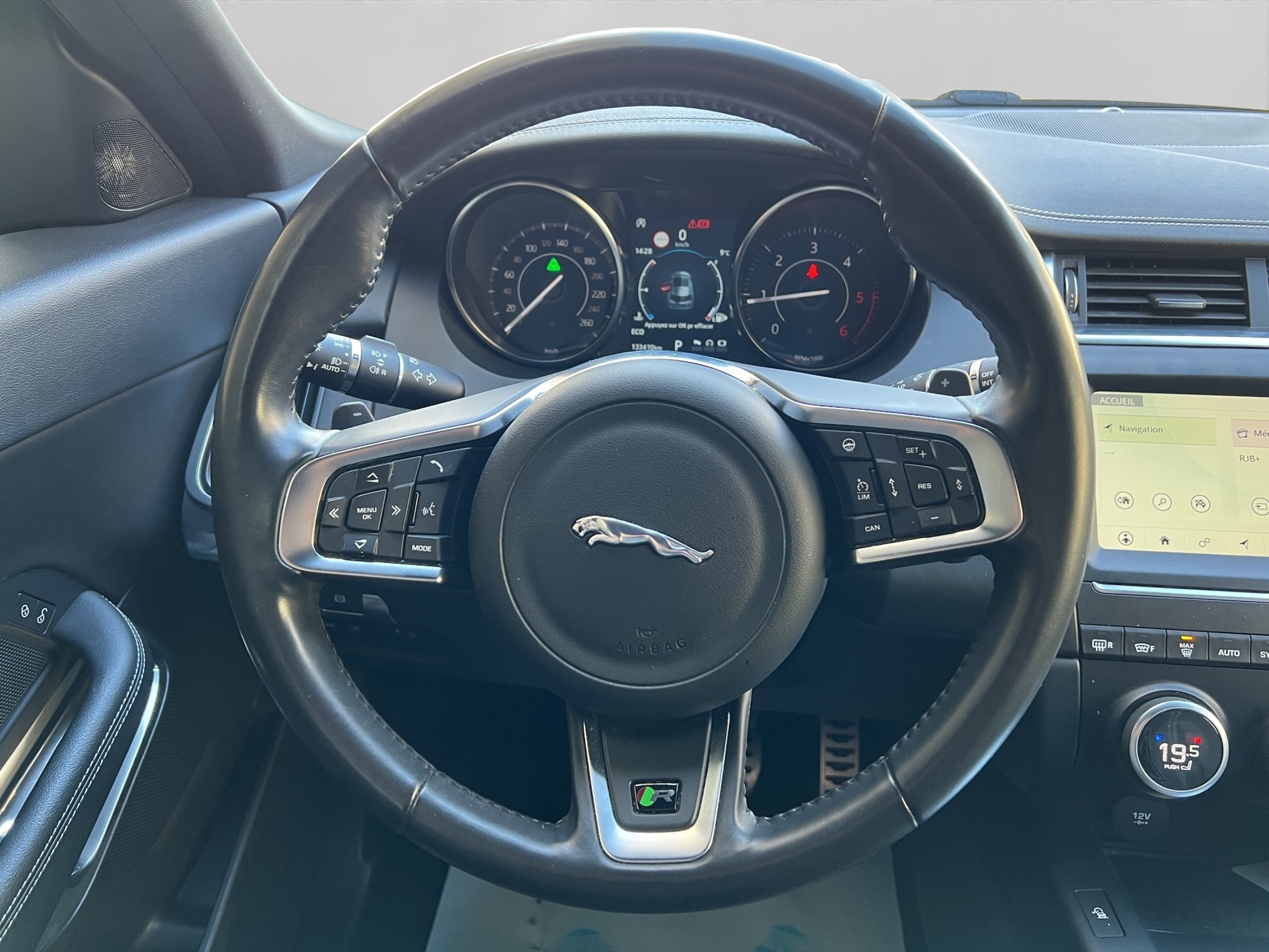 JAGUAR E-Pace 2.0d D150 S AWD Automatik-image-14