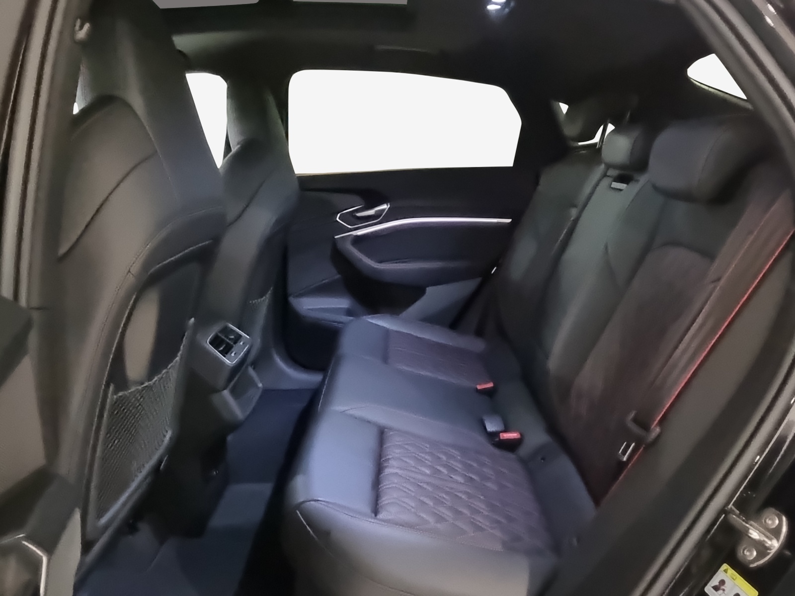 AUDI Q8 Sportback 55 e-tron Black Edition quattro-image-12
