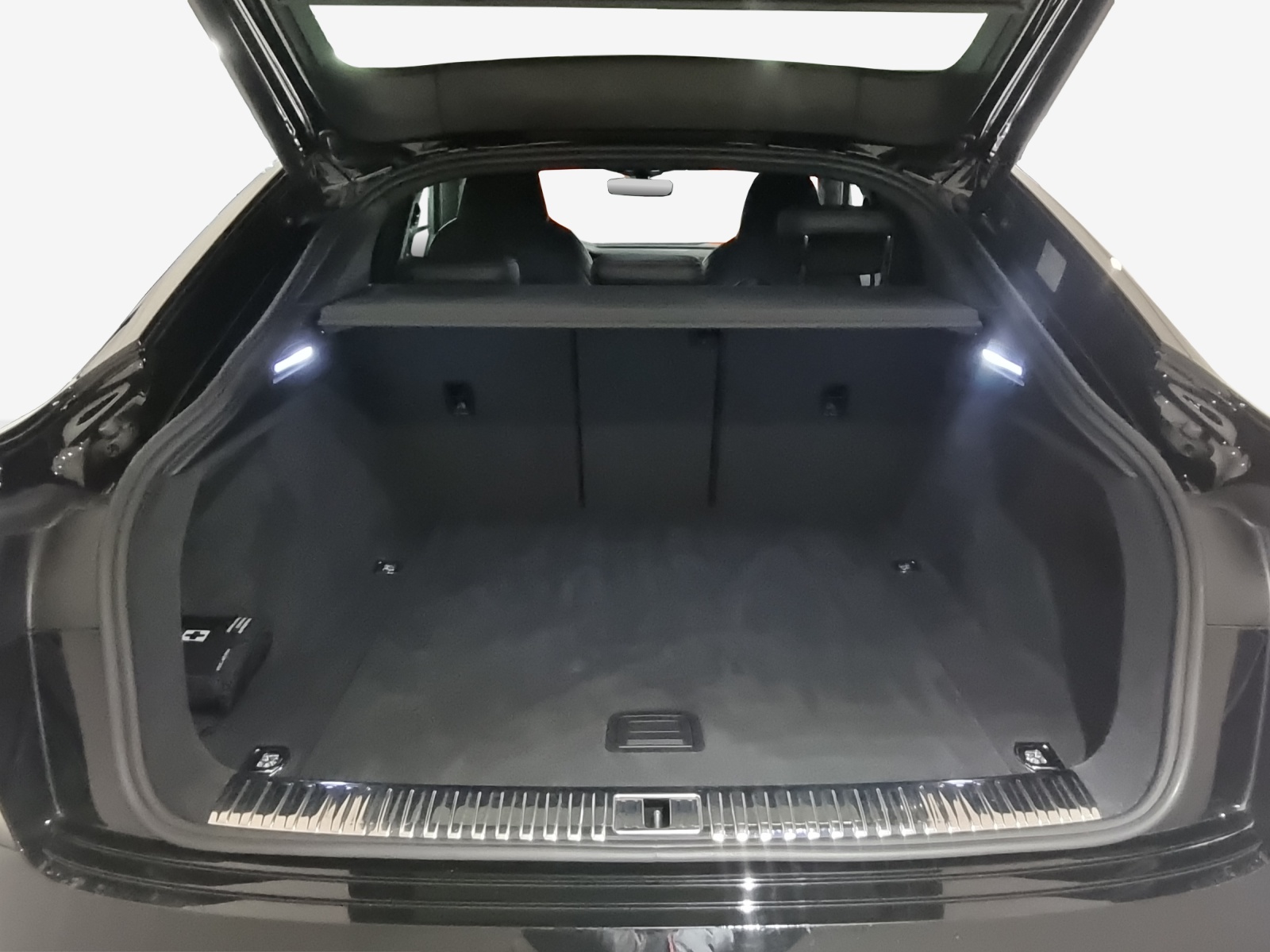 AUDI Q8 Sportback 55 e-tron Black Edition quattro-image-13