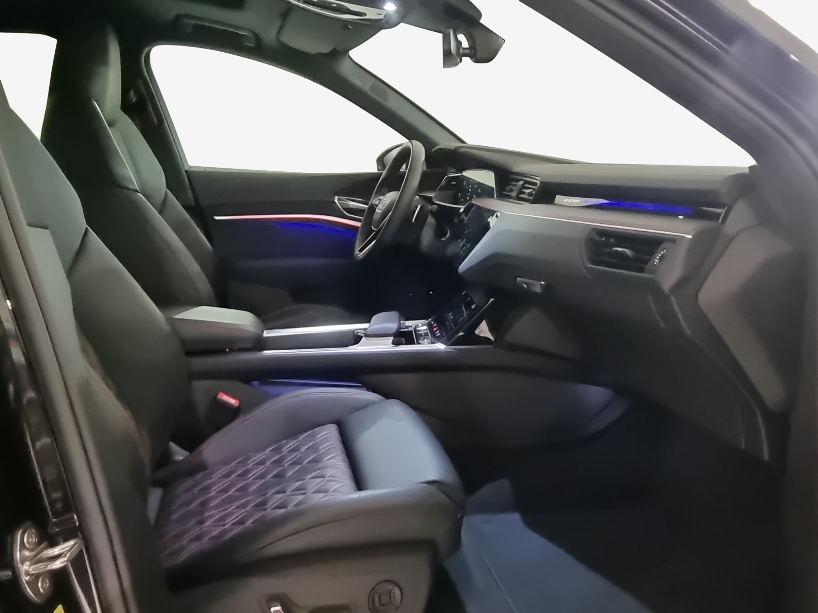 AUDI Q8 Sportback 55 e-tron Black Edition quattro-image-16