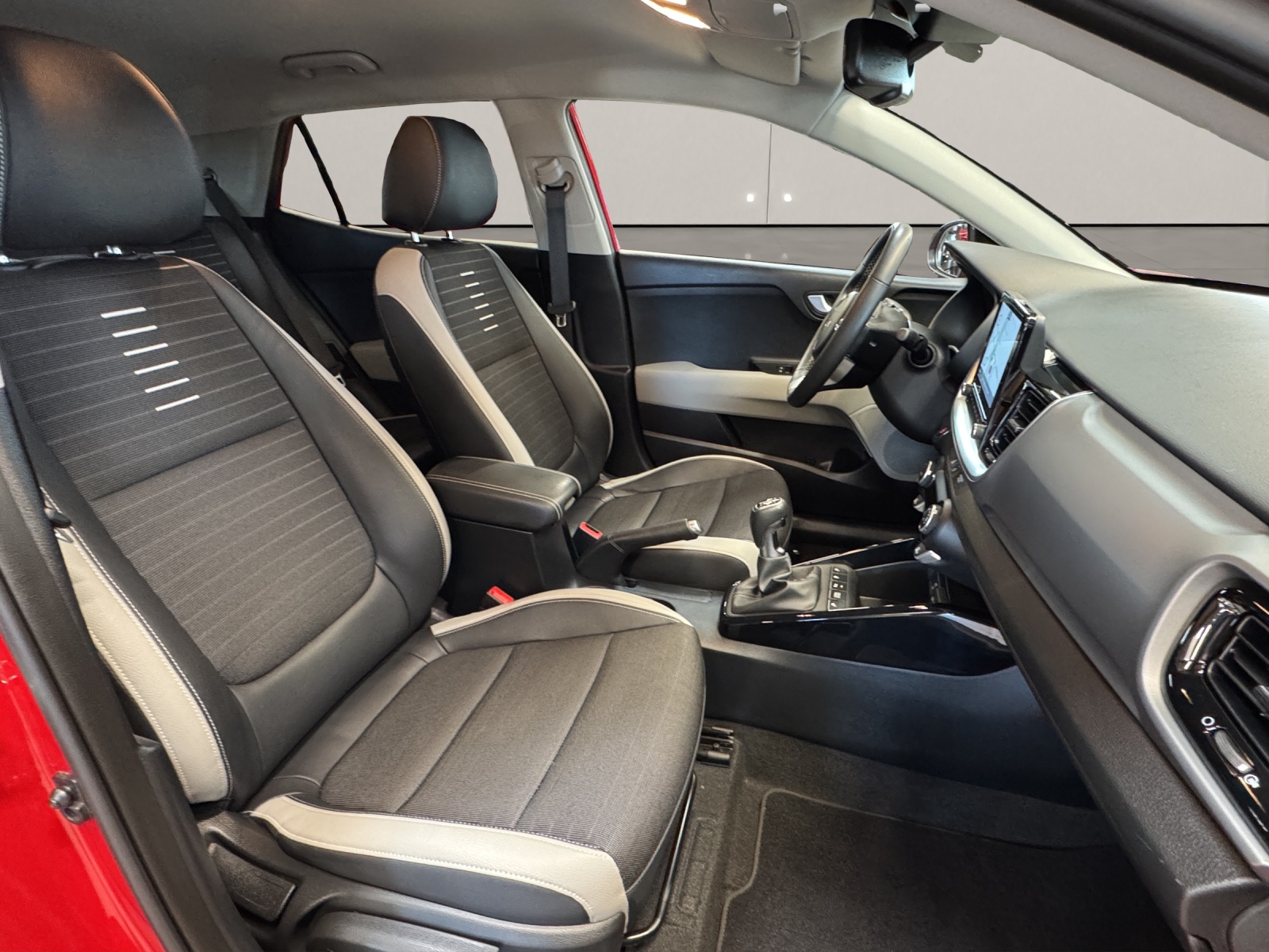 KIA Stonic 1.0 T-GDi MHEV First Edition-image-14