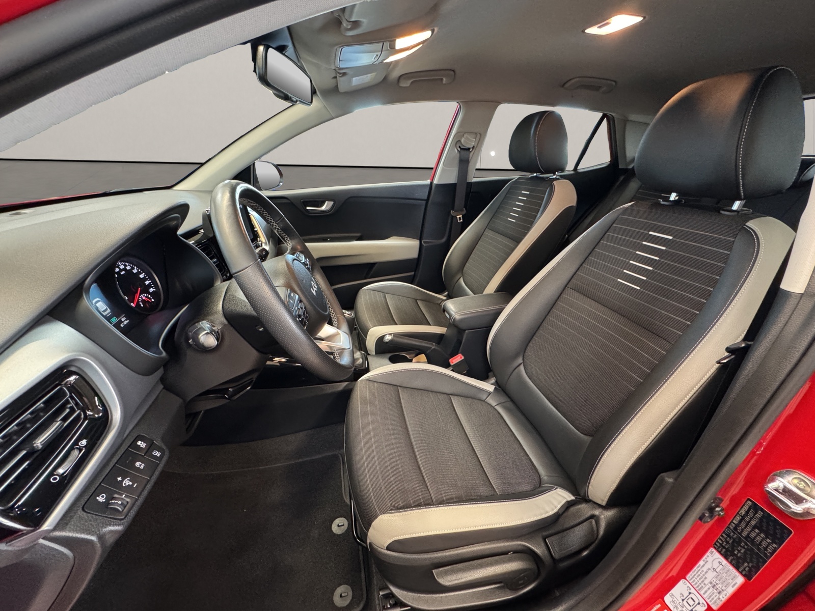 KIA Stonic 1.0 T-GDi MHEV First Edition-image-12