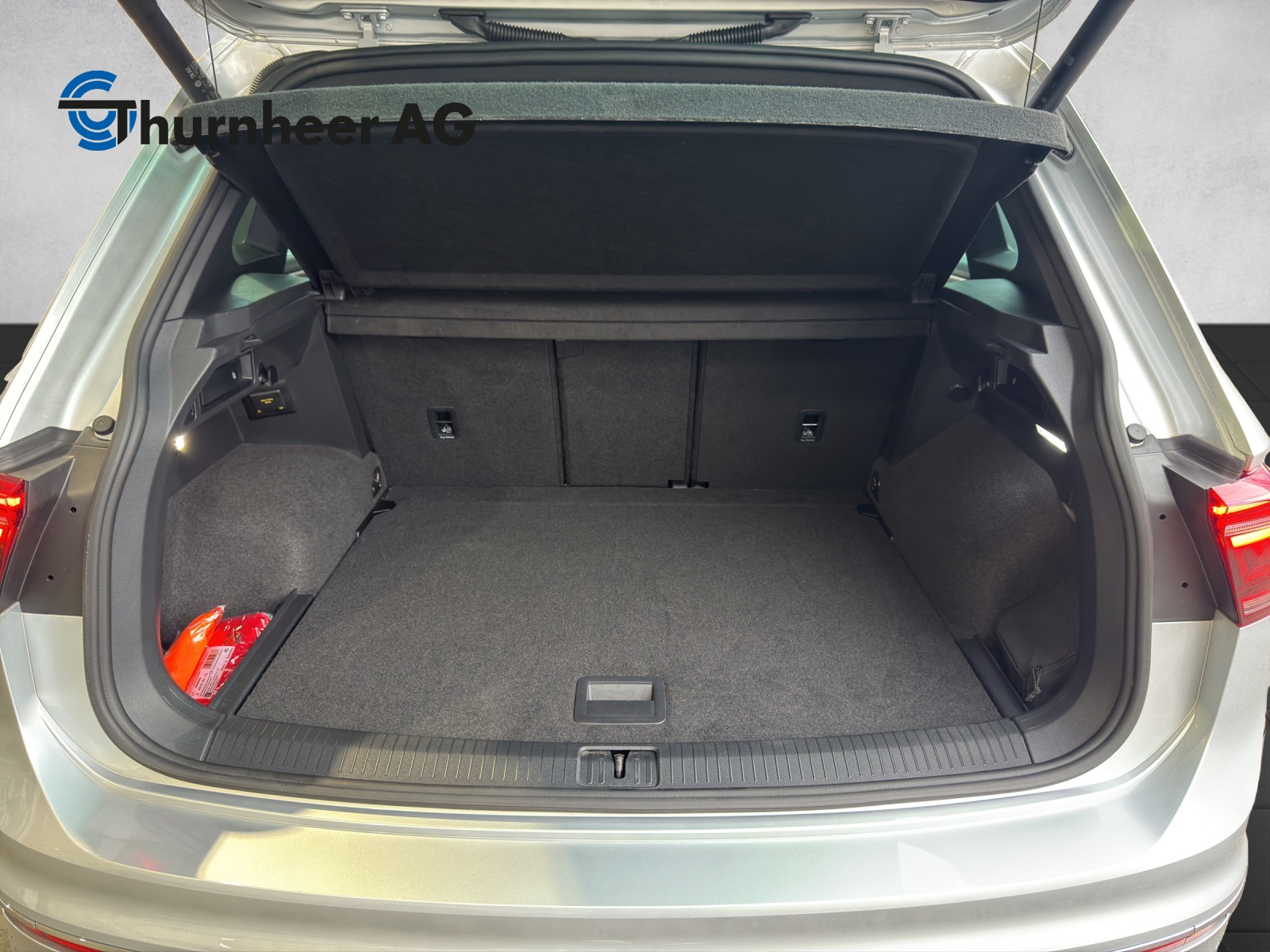 VW Tiguan 2.0 TDI SCR R-Line 4Motion DSG-image-11