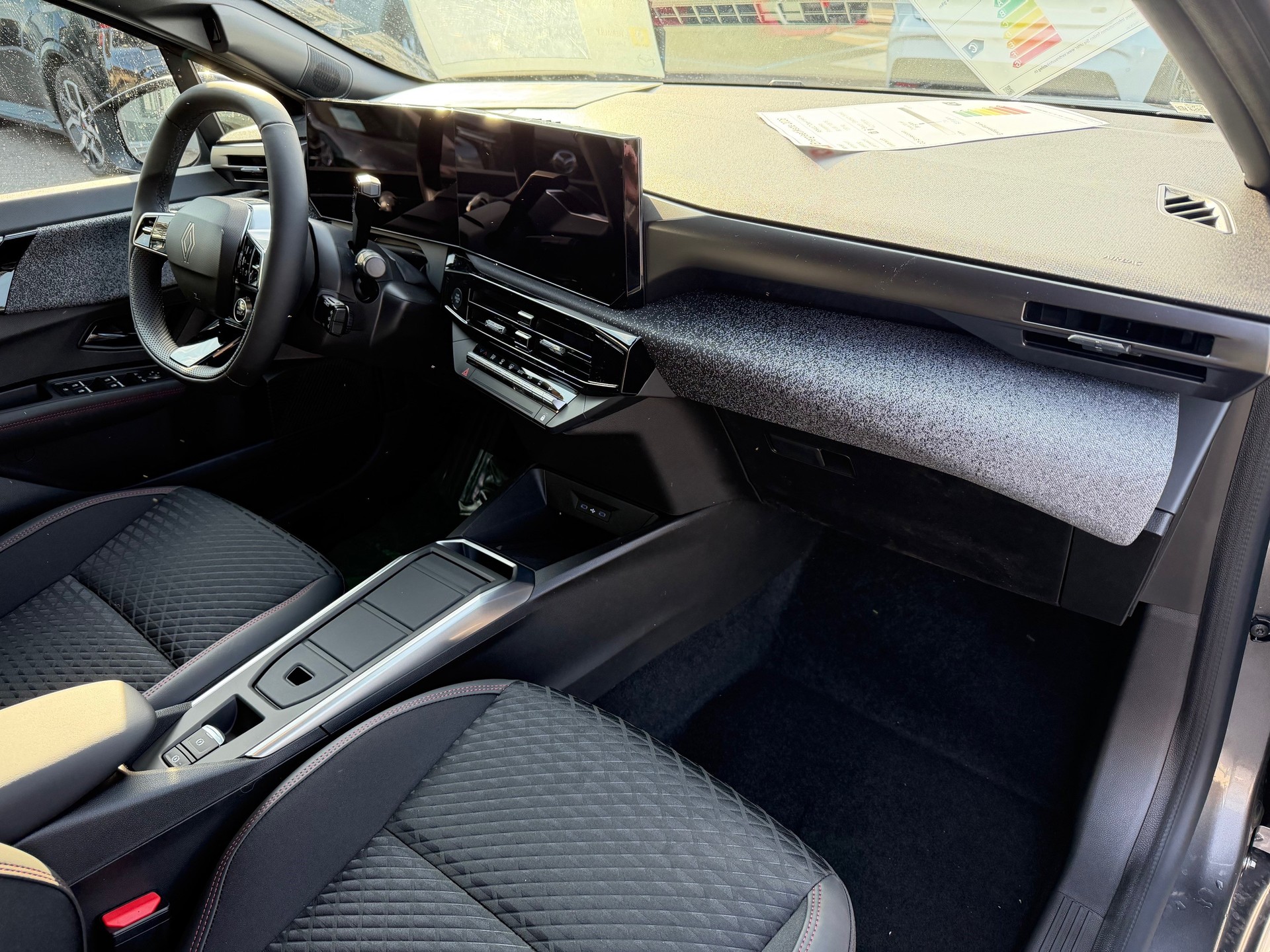 RENAULT Clio 1.8 E-Tech Techno-image-4