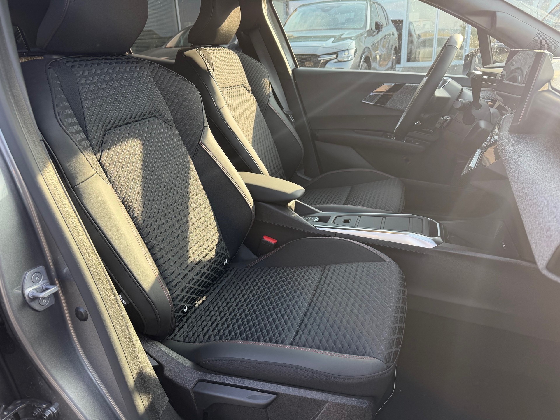 RENAULT Clio 1.8 E-Tech Techno-image-6