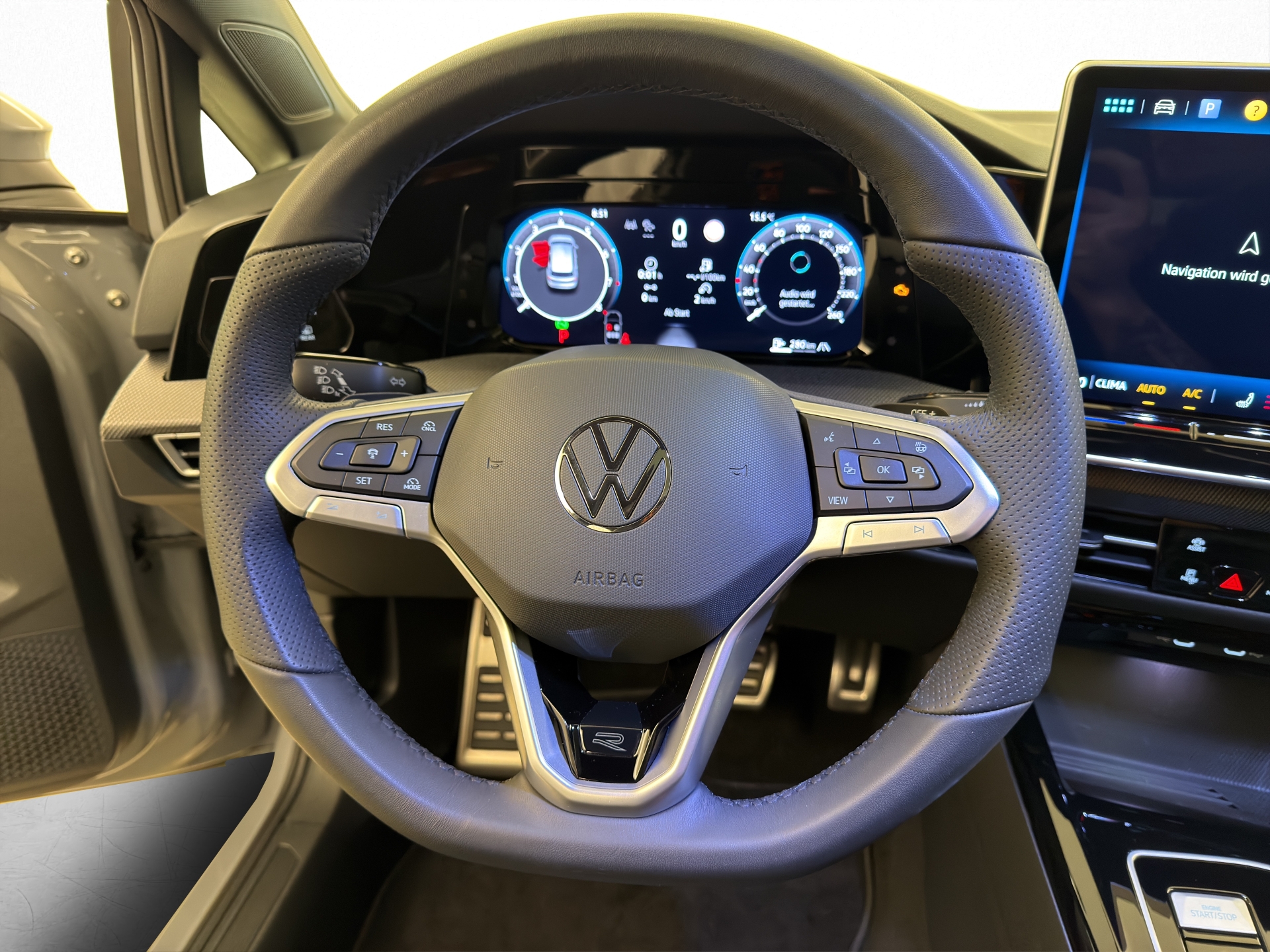 VW Golf 8 1.5 eTSI R-Line DSG-image-4